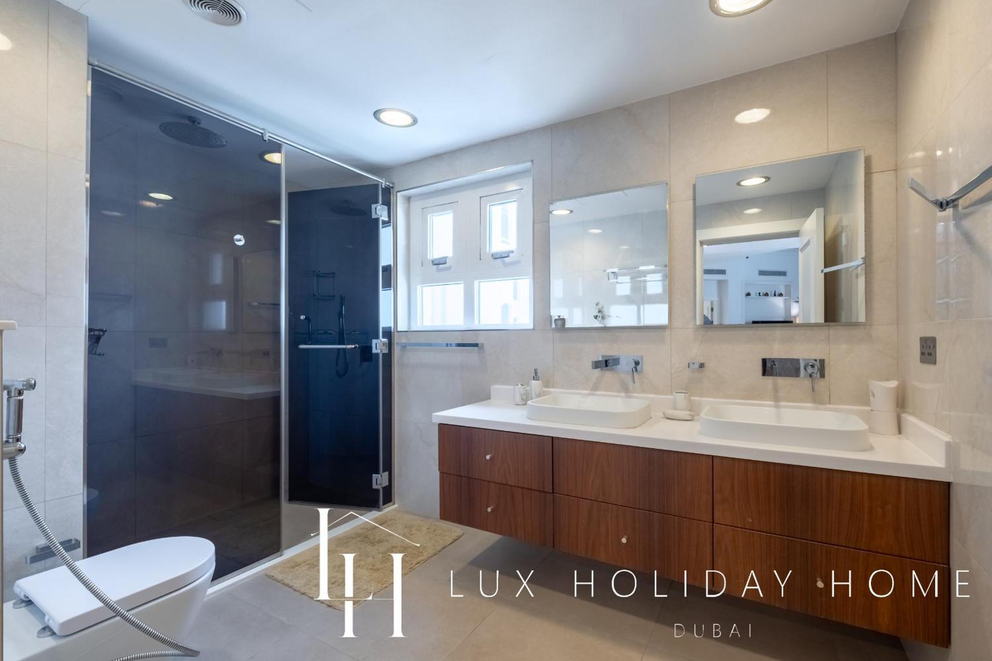 Lux The Shoreline Sea View *