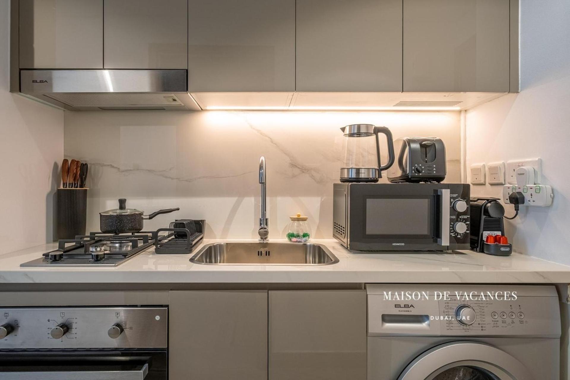 Stylish Getaway 10 Minutes To Mall *