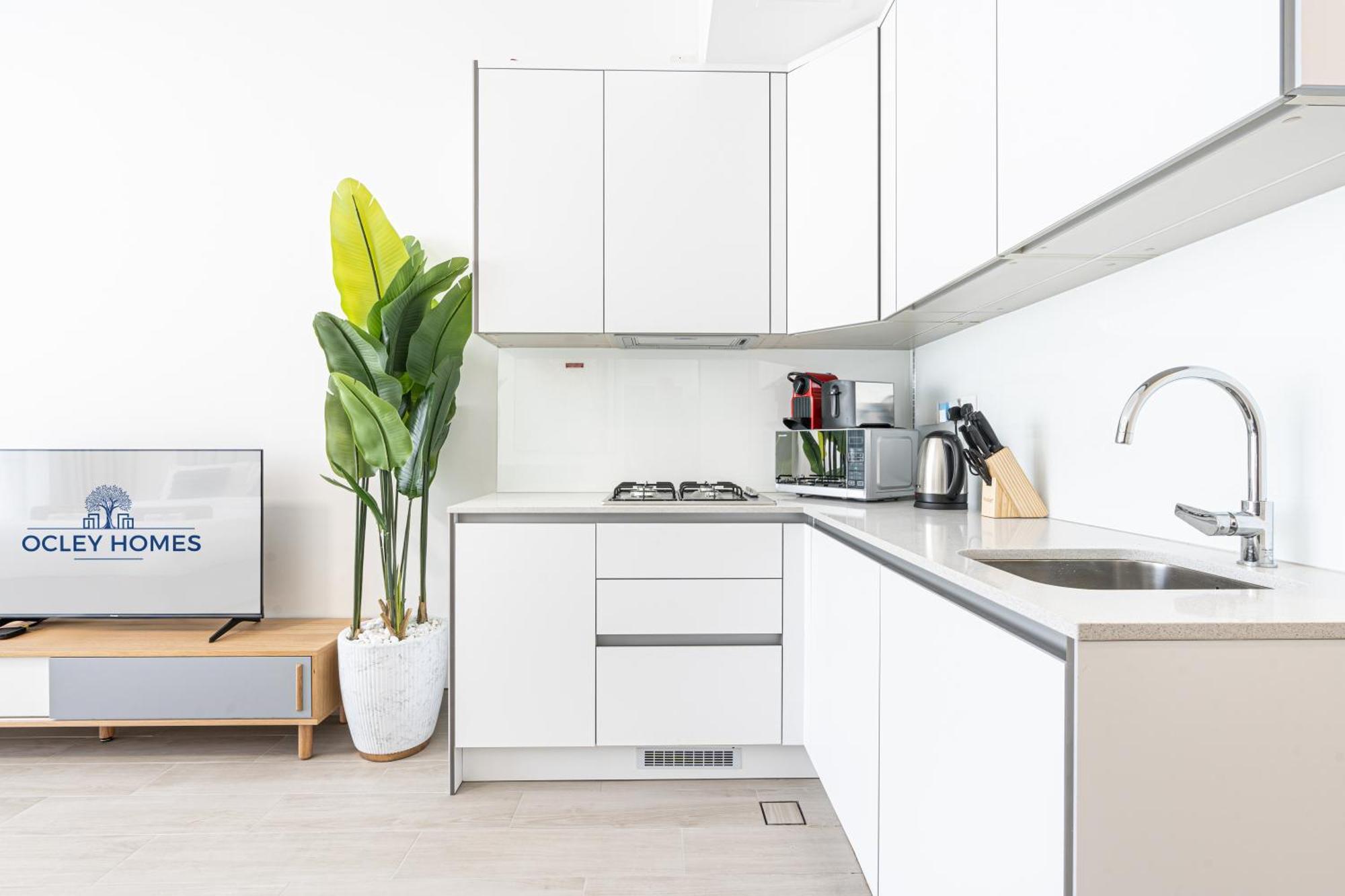 Cozy & Bright In The Heart Of Jvc Apartment