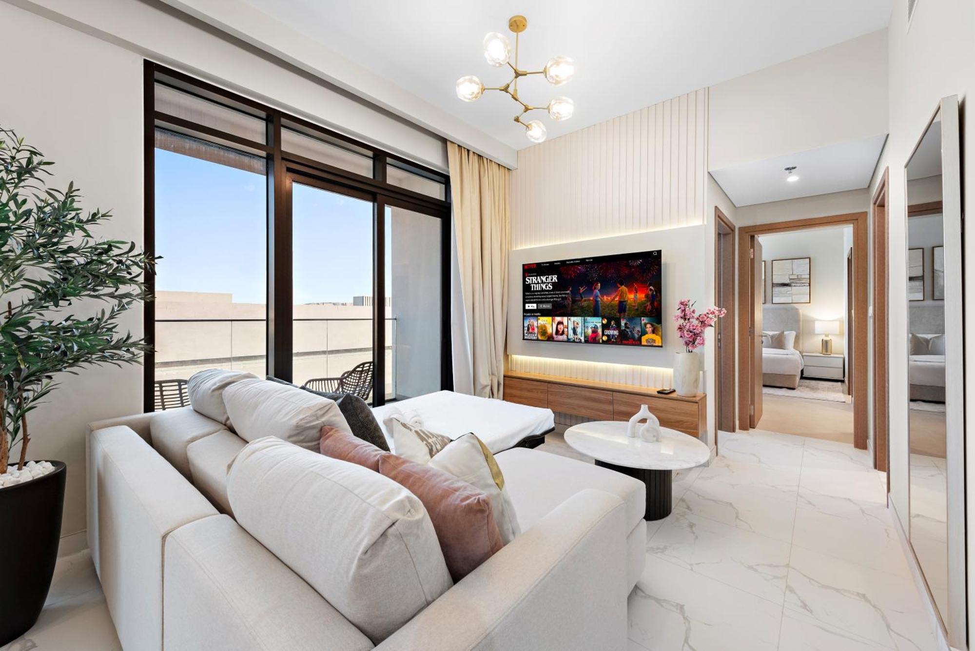 Luxurious 2br With Pool & Gym Access L Near Downtown Apartment