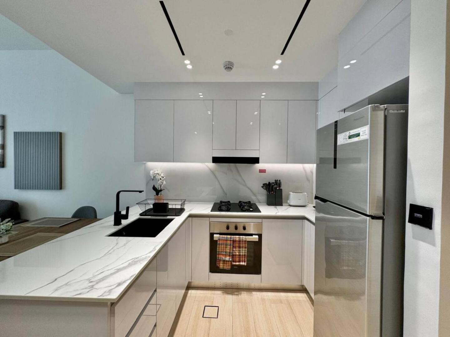 Brand-new 1-bedroom Apartment *