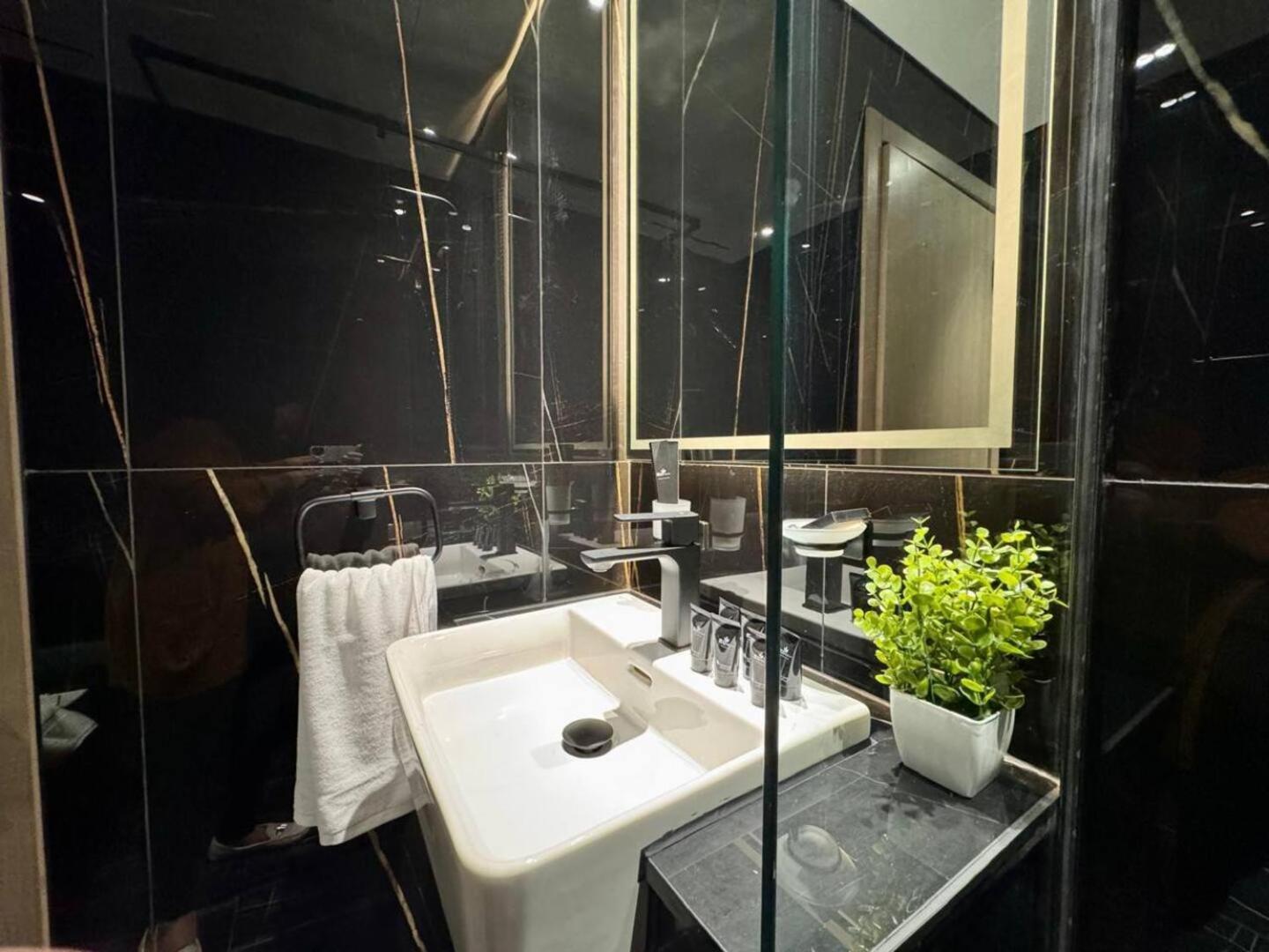Apartment Brand-new 1-bedroom