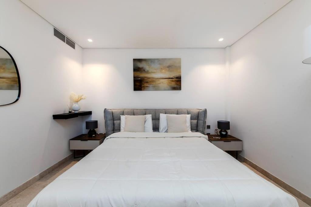 Burj Khalifa View 3bedroom Apartment