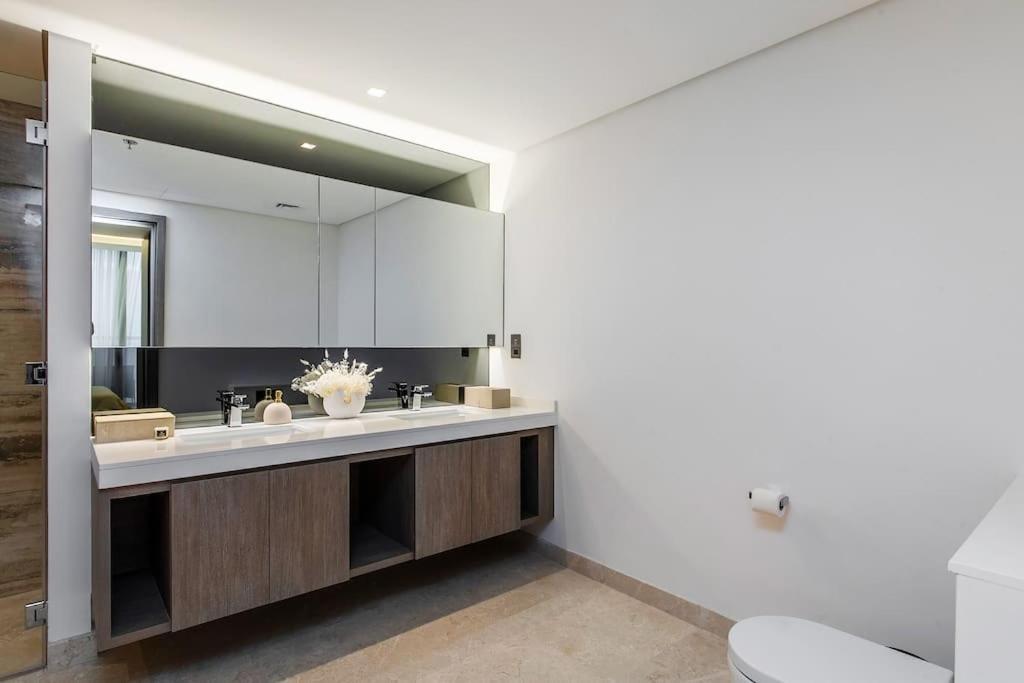 Apartment Burj Khalifa View 3bedroom *