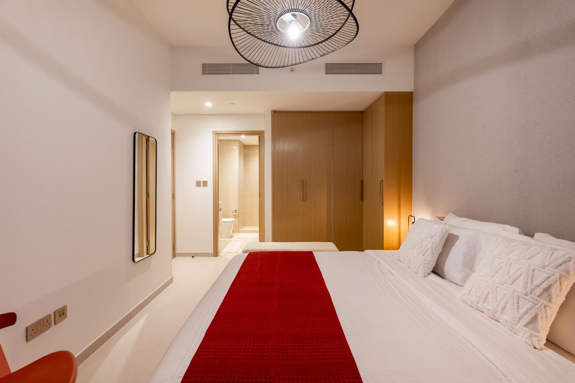 Arthouse Burj Royale - 2br With Burj Khalifa Views, Swimming Pool & Gym Dubai