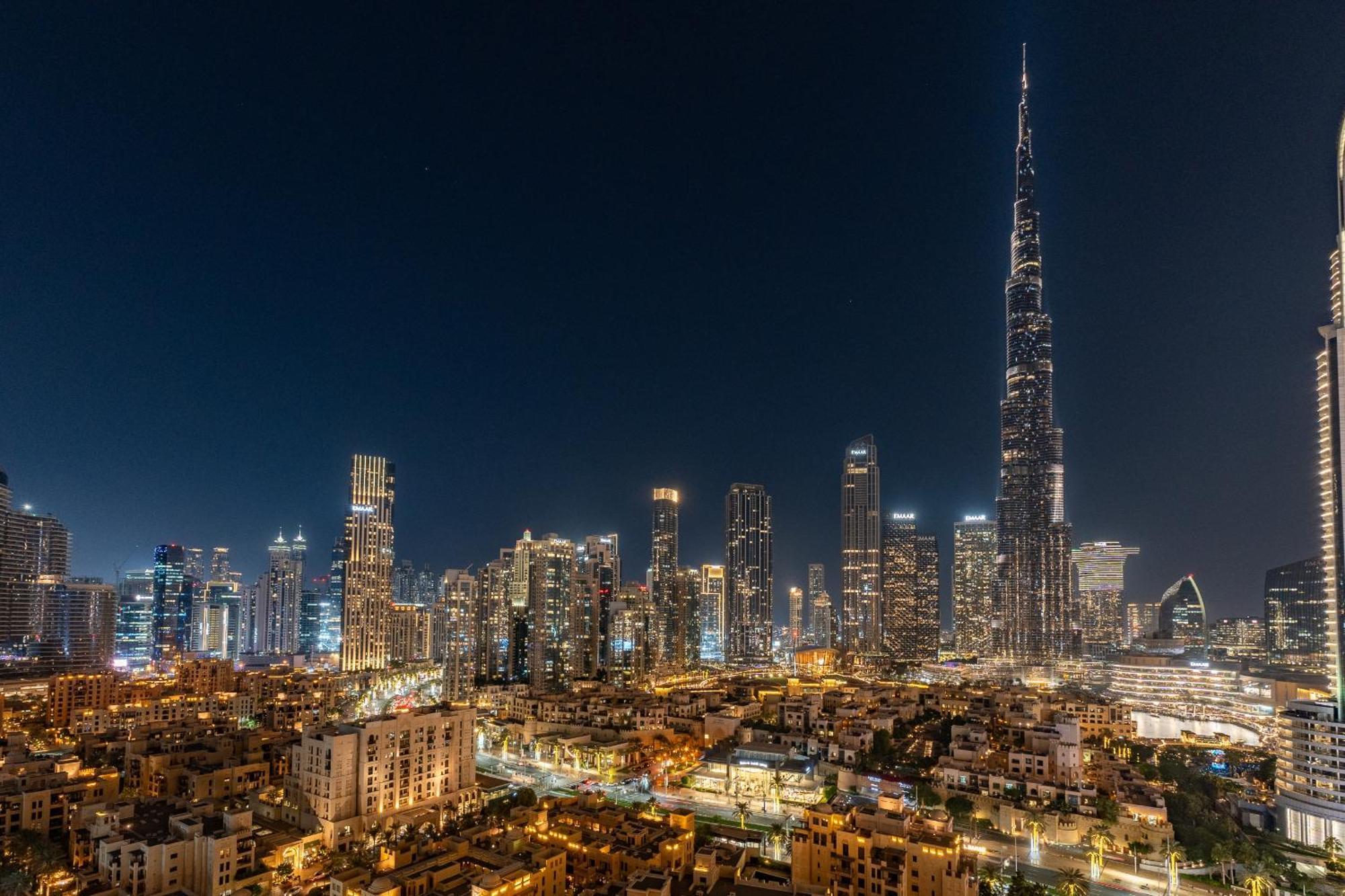 Arthouse Burj Royale - 2br With Burj Khalifa Views, Swimming Pool & Gym *