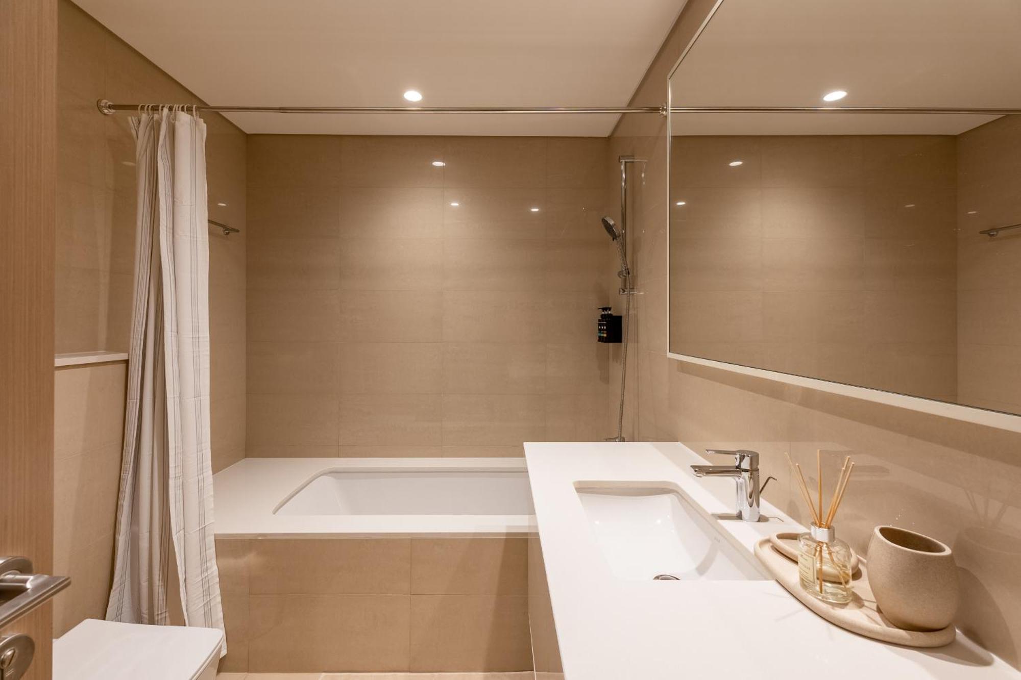 Apartment Arthouse Burj Royale - 2br With Burj Khalifa Views, Swimming Pool & Gym
