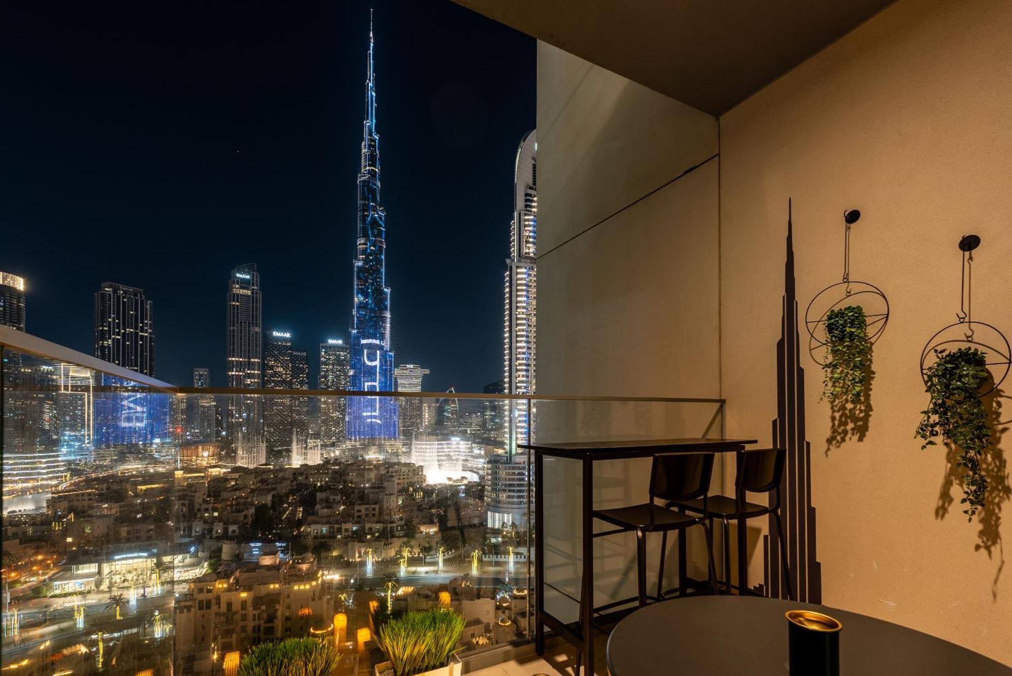 Arthouse Burj Royale - 2br With Burj Khalifa Views, Swimming Pool & Gym
