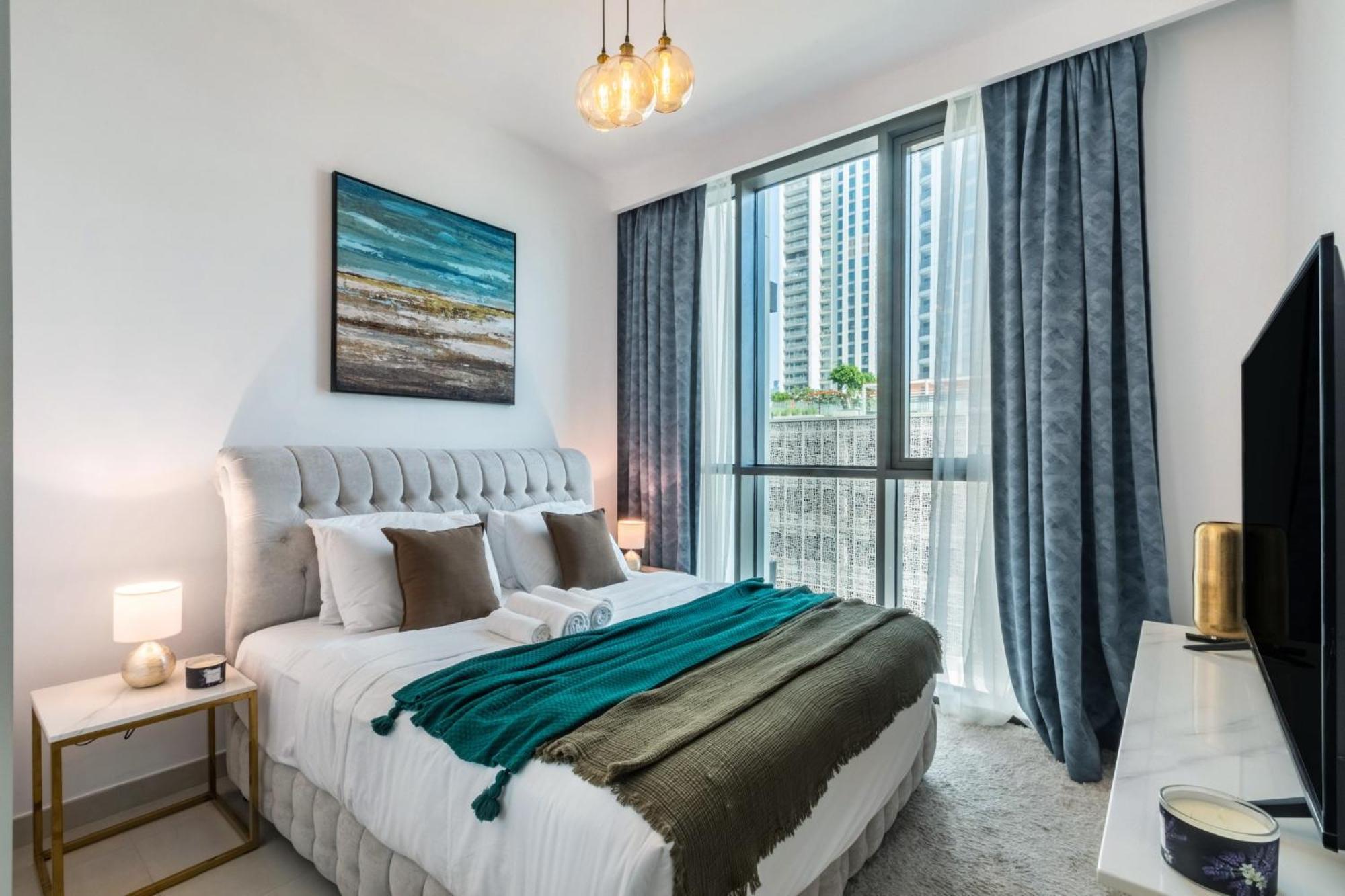 Classy Downtown Bliss With Mall Access Apartment Dubai