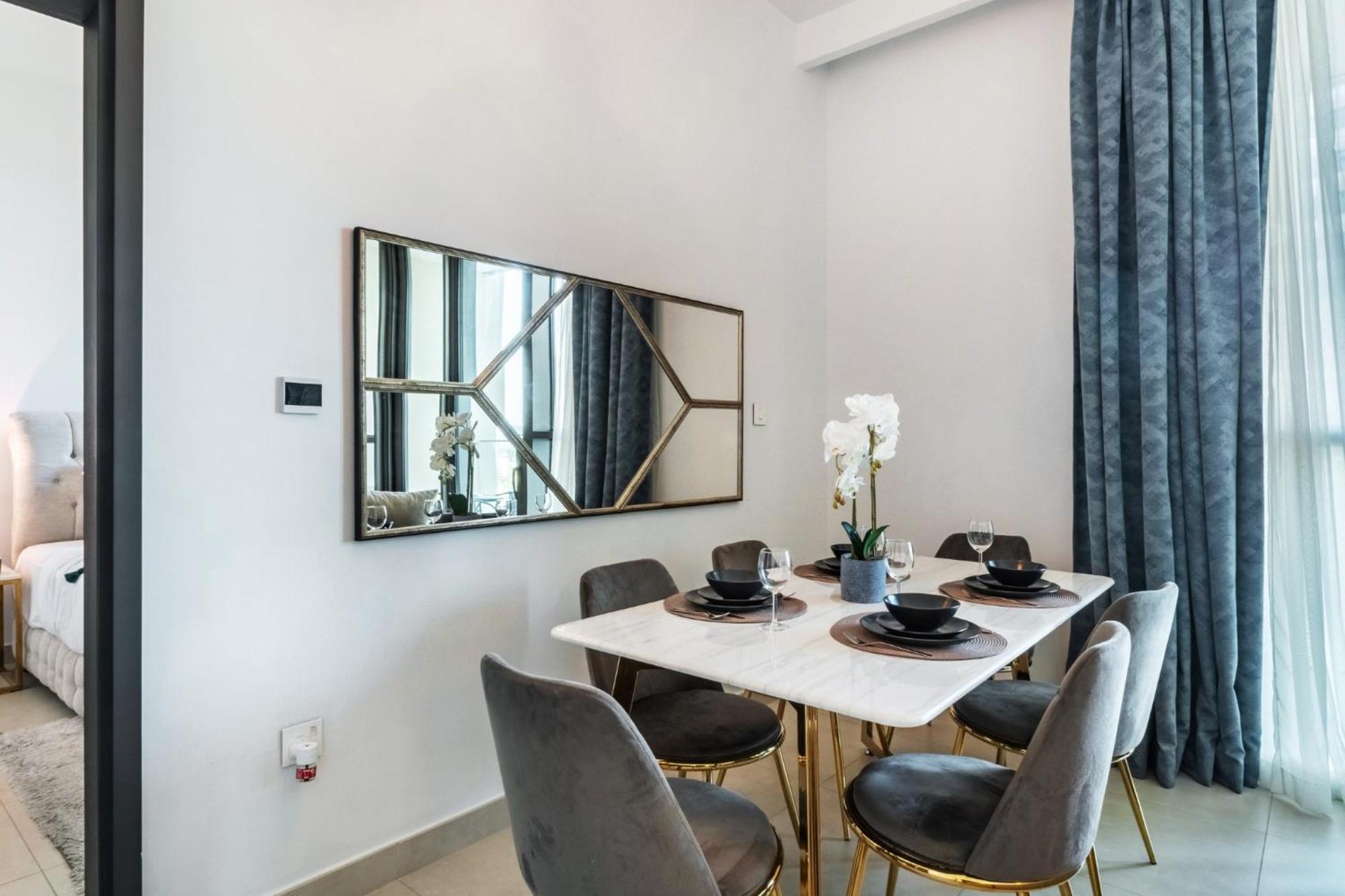 Classy Downtown Bliss With Mall Access Apartment Dubai