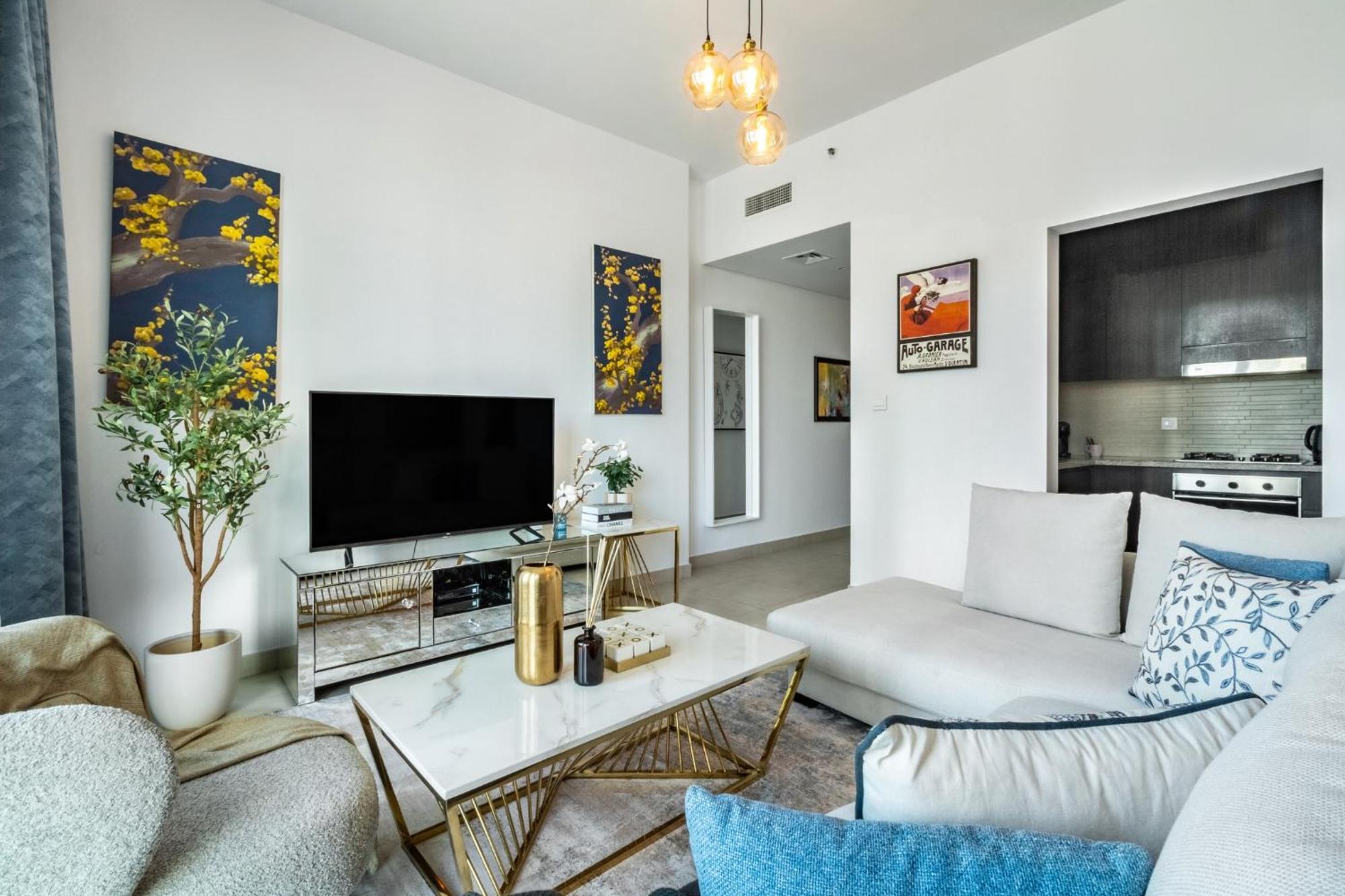 Classy Downtown Bliss With Mall Access Apartment