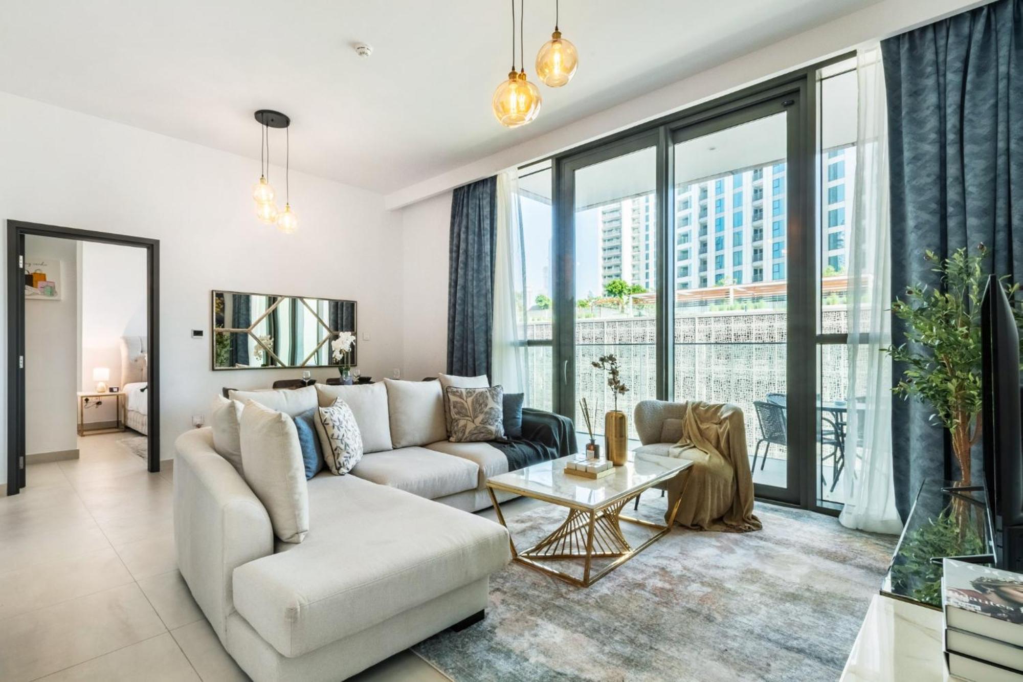 Classy Downtown Bliss With Mall Access Apartment *