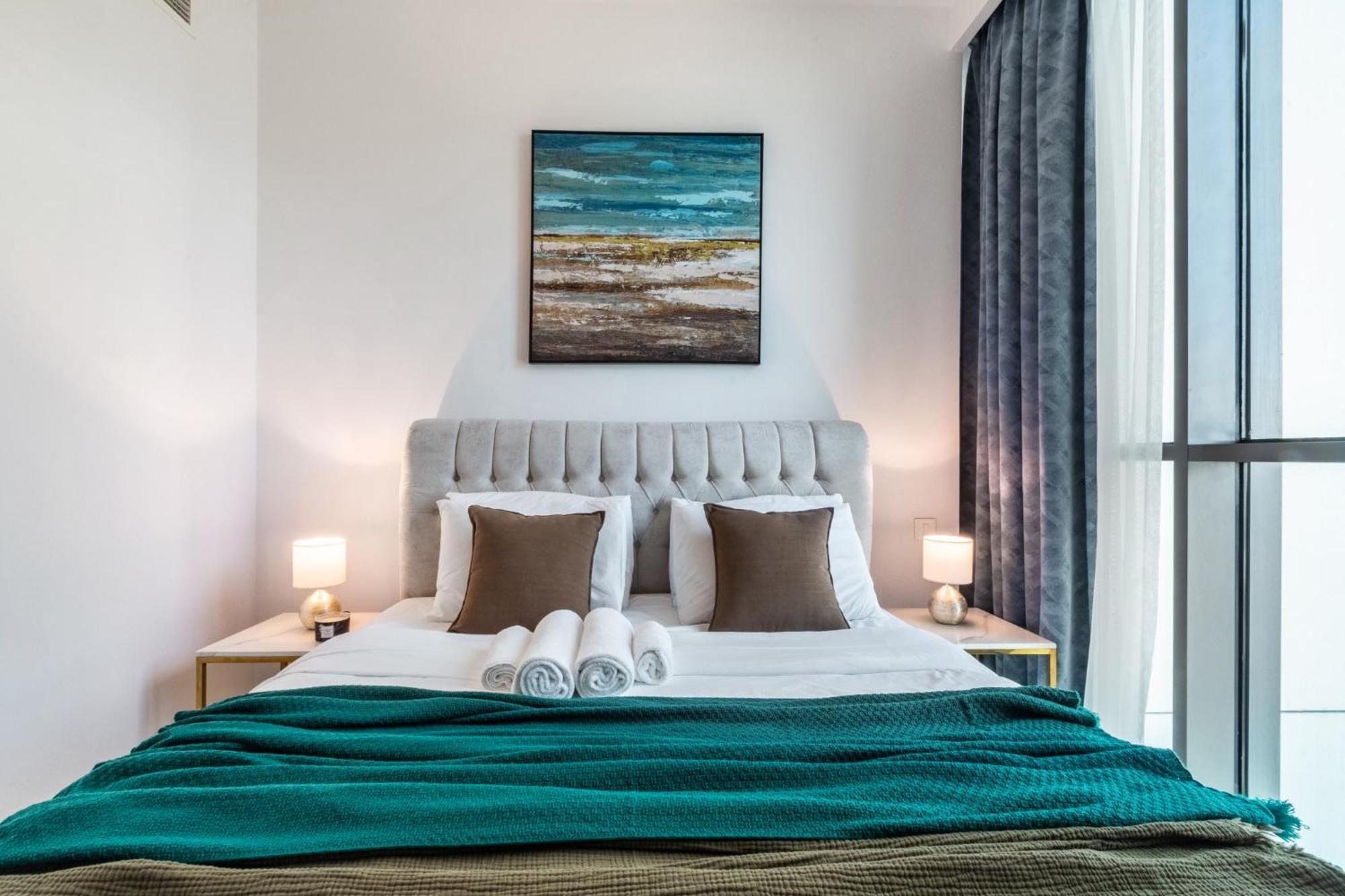 Classy Downtown Bliss With Mall Access Apartment *