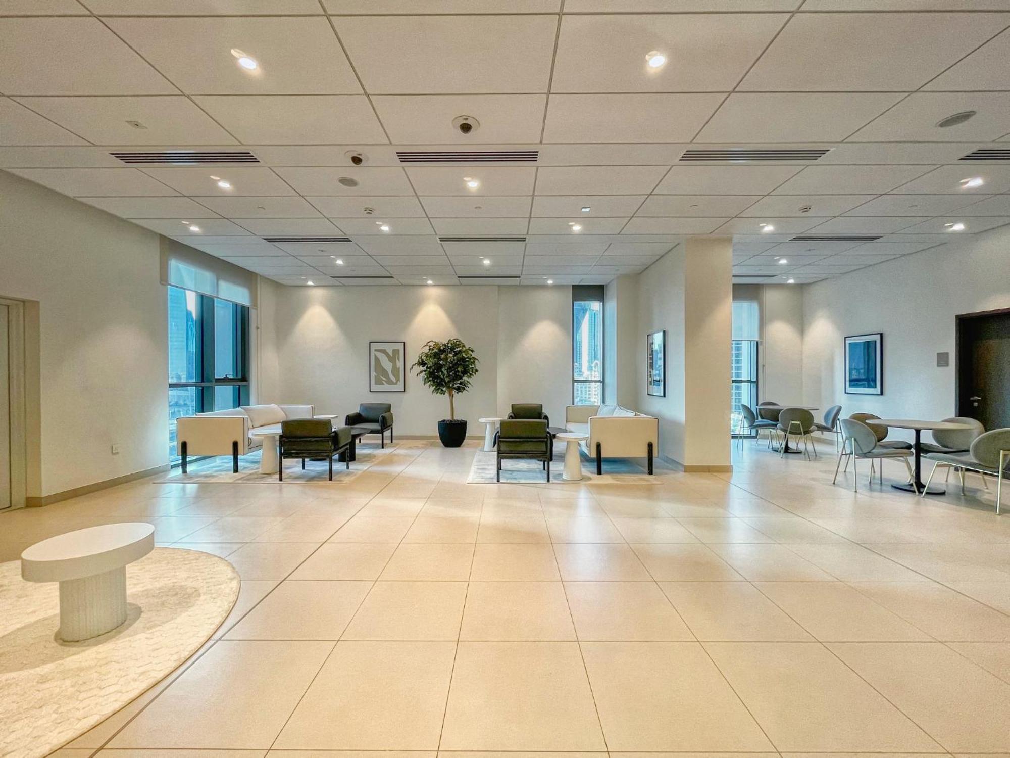 Classy Downtown Bliss With Mall Access *