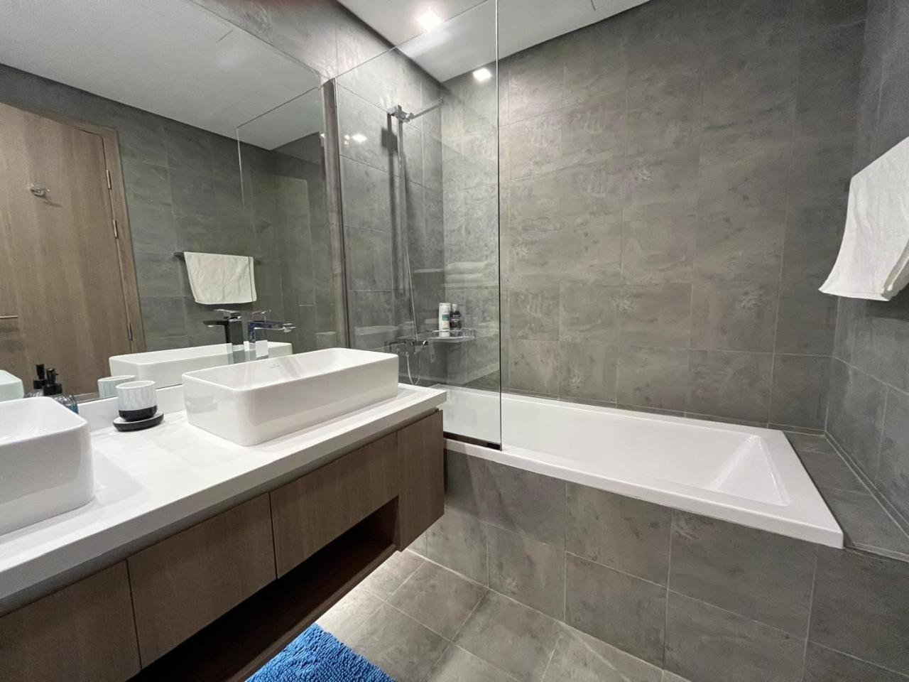 Marina Stunning Views Stella Maris Tower Apartment Dubai