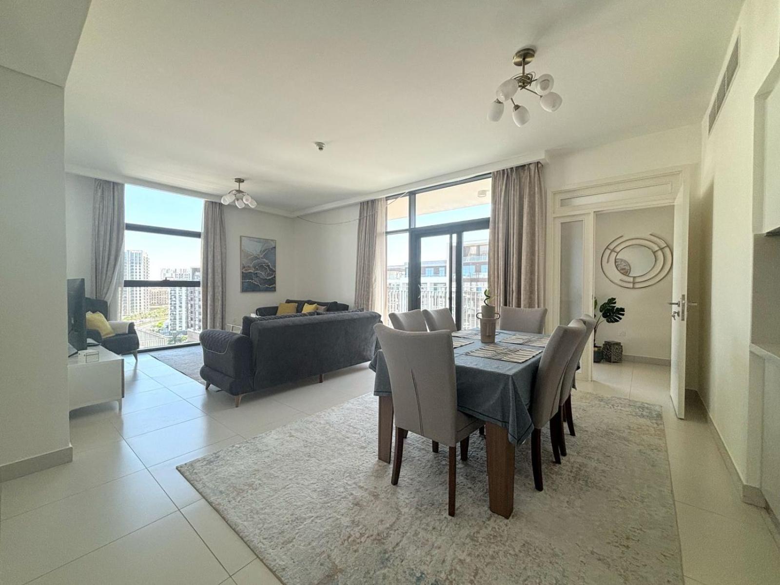 Charming 3 Bedrooms In Hills Apartment *