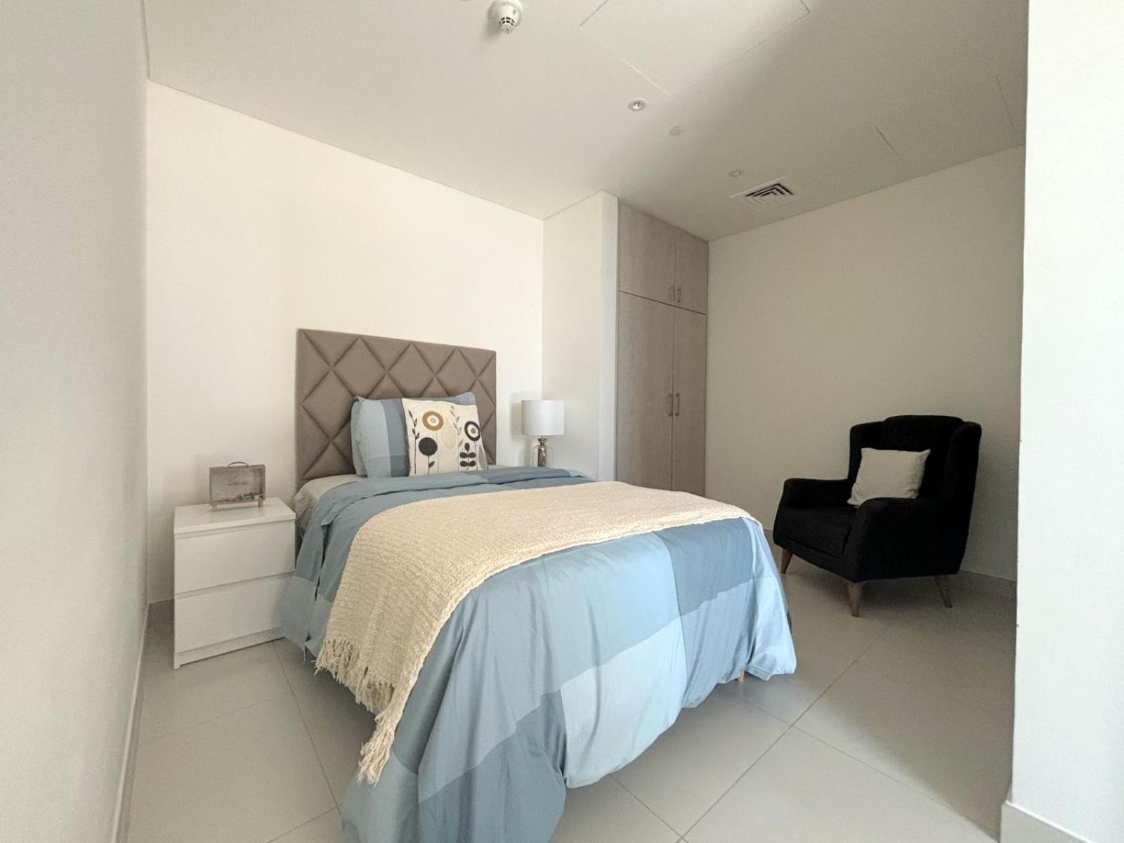 Charming 3 Bedrooms In Hills Apartment *