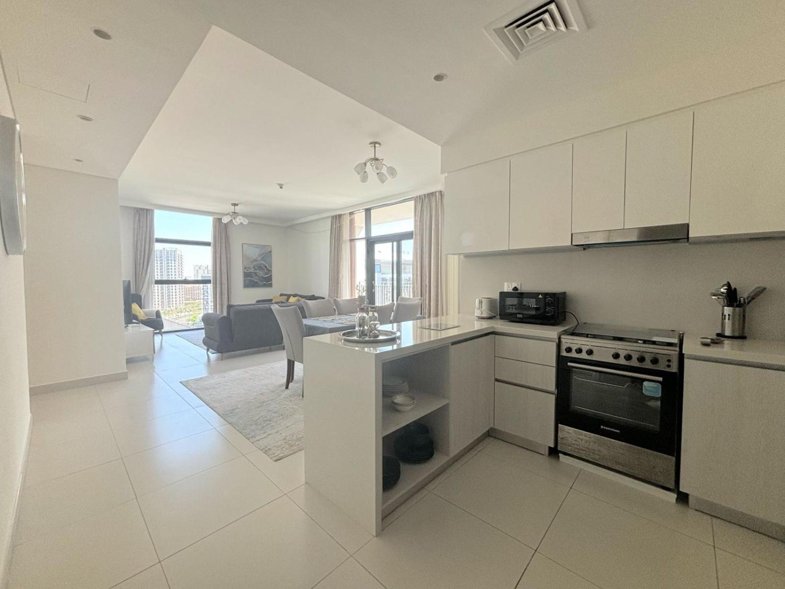 Charming 3 Bedrooms In Hills *