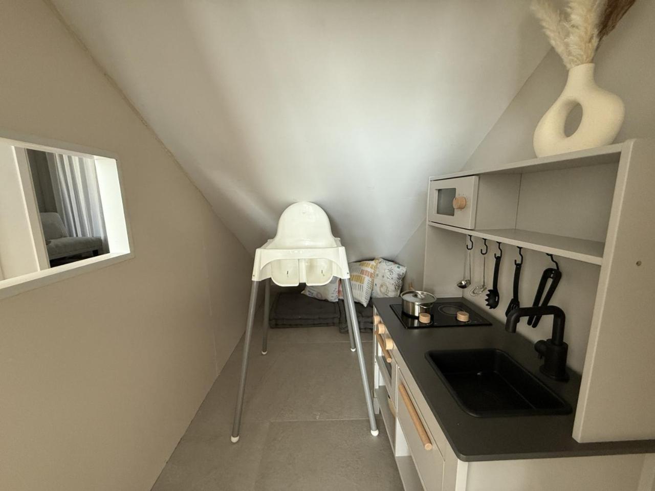 New Family With Ps5, Garden And Playroom Villa
