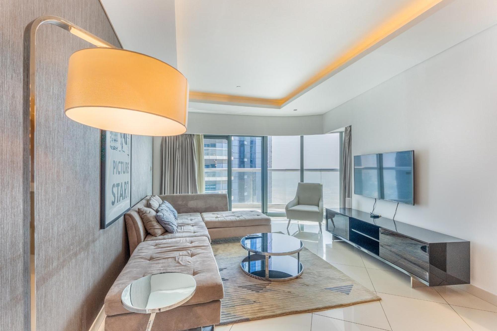 3 Bed In Damac Paramount By Pk Holidays Apartment Dubai