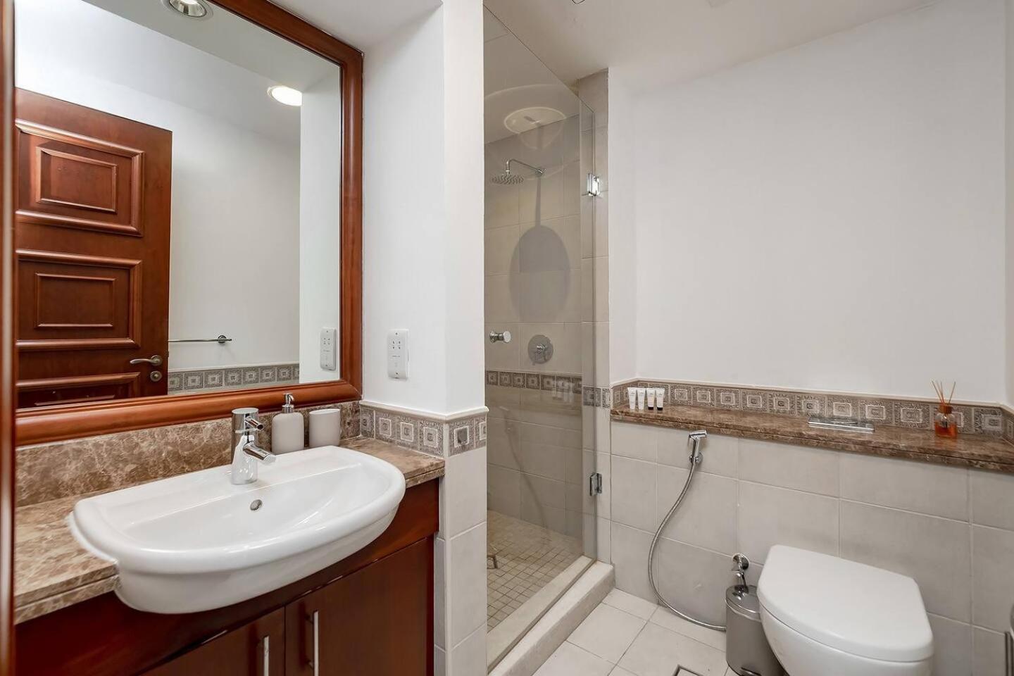 Luxe 2br Golden Mile 5sleeps 6beach Access Apartment Dubai