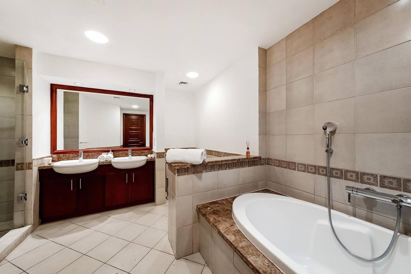 Luxe 2br Golden Mile 5sleeps 6beach Access * Dubai