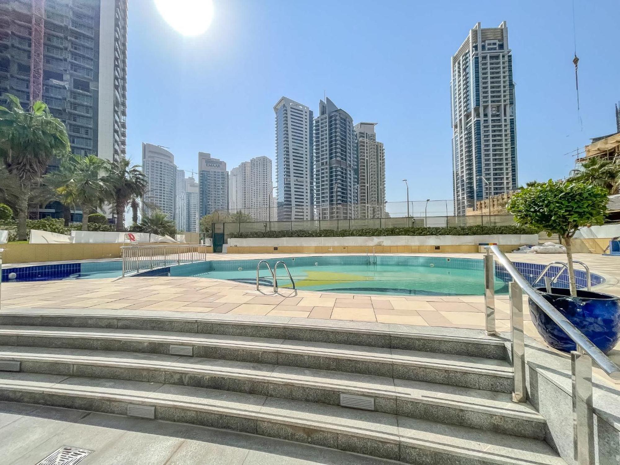 Apartment Exquisite 3-bedrooms At Marina Terrace With Striking Views Of Marina!