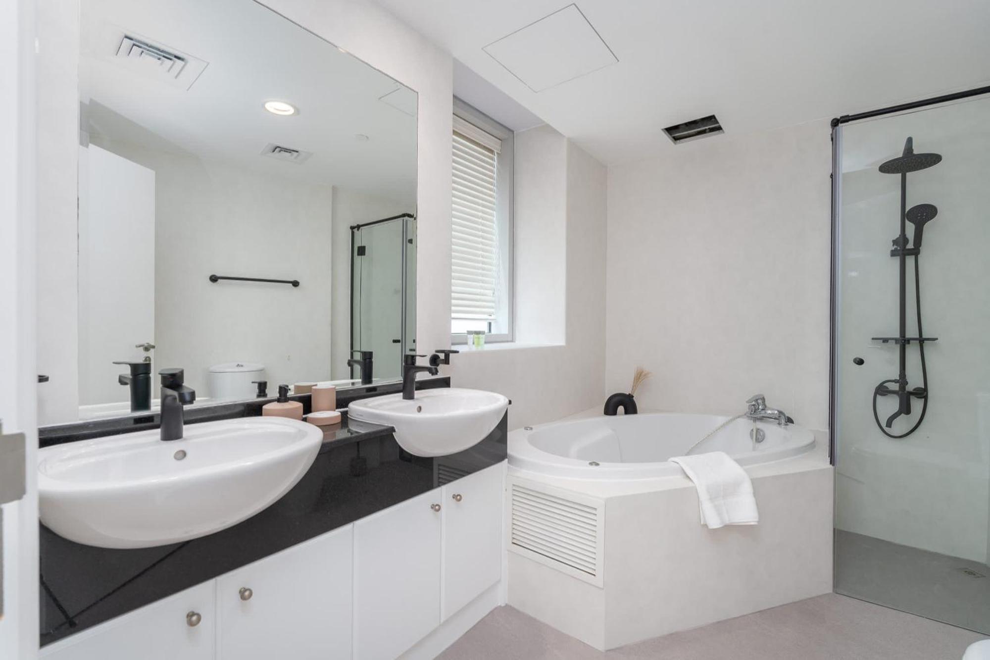Apartment Exquisite 3-bedrooms At Marina Terrace With Striking Views Of Marina! *
