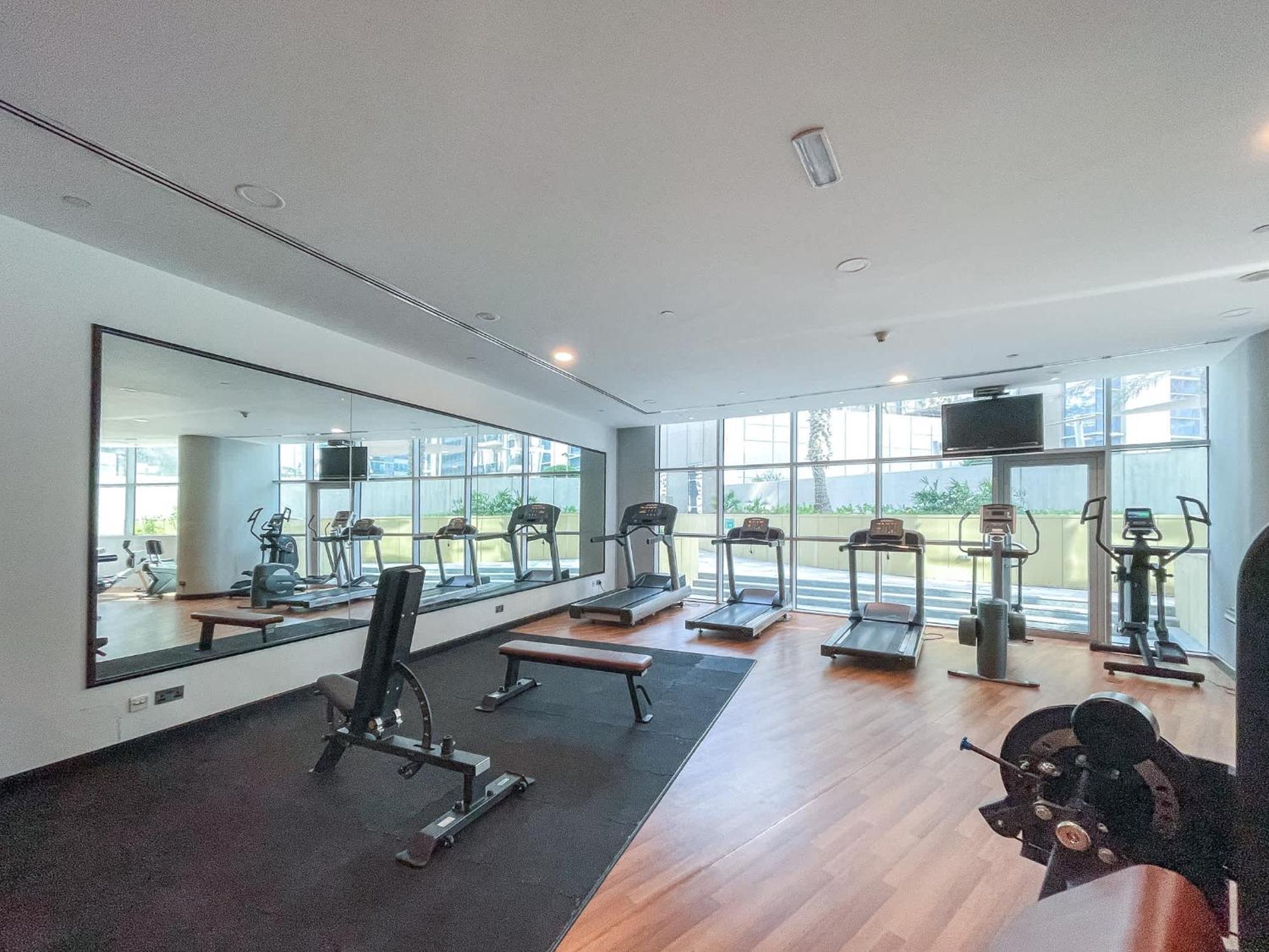 Exquisite 3-bedrooms At Marina Terrace With Striking Views Of Marina! *