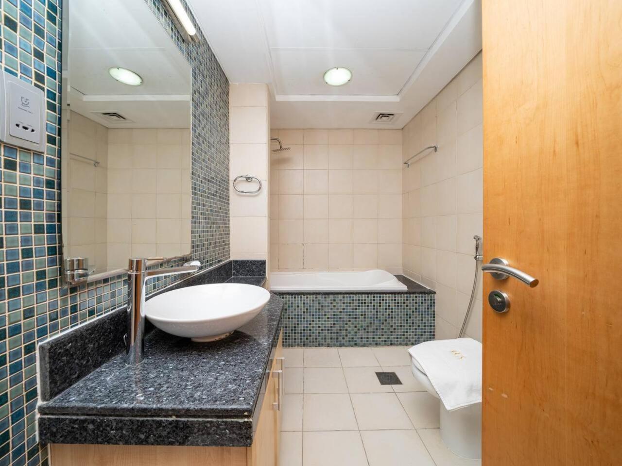 Cosy Palm Jumeirah 1 Bedroom - Perfect Location Dubai