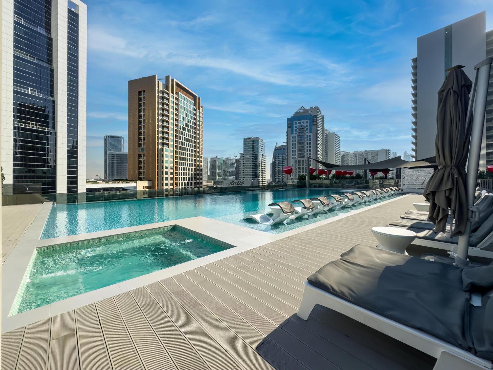 Chic 2br Near Mall & Burj L Canal & View I 5 Pax * Dubai