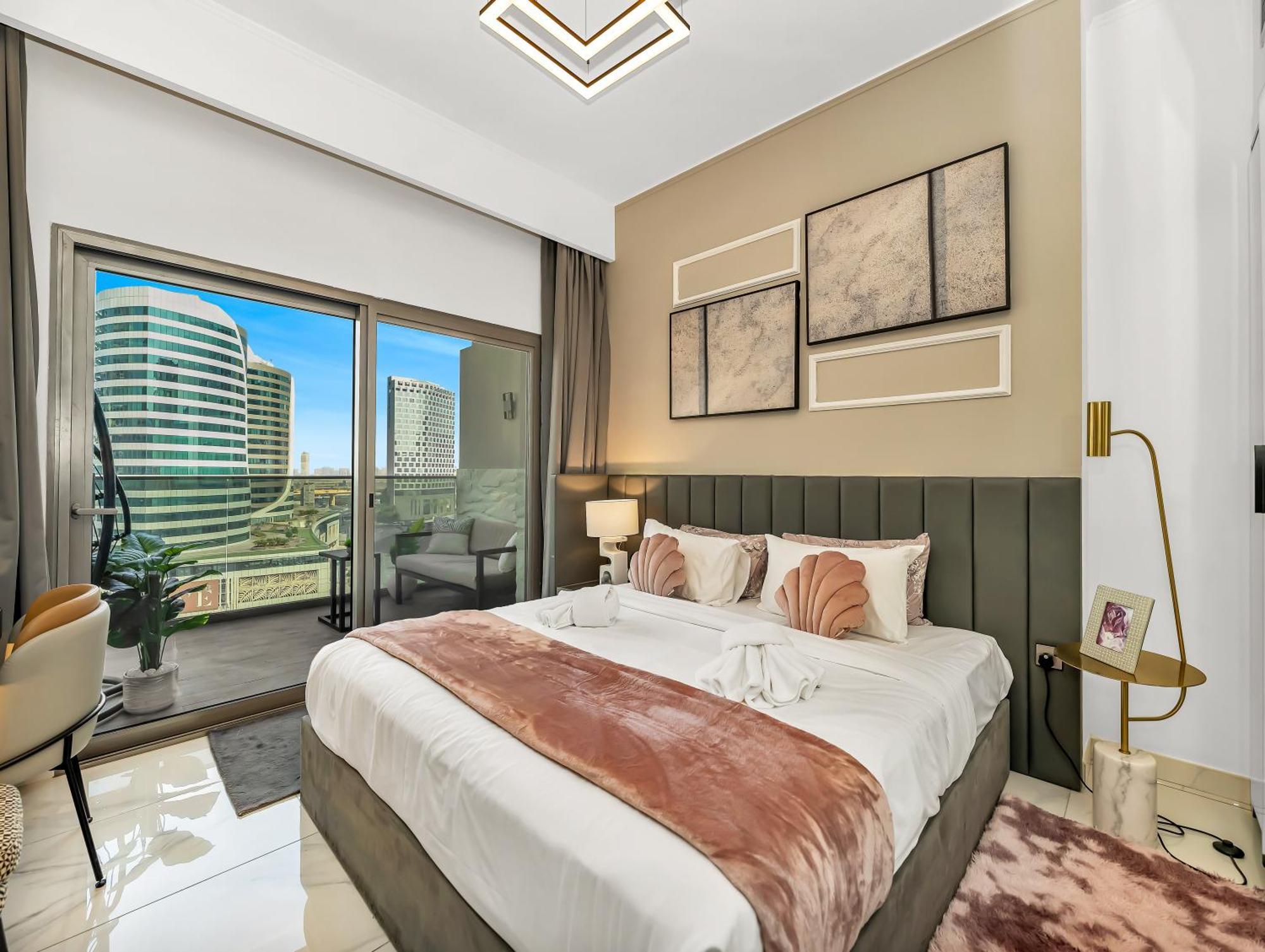 Apartment Chic 2br Near Mall & Burj L Canal & View I 5 Pax Dubai