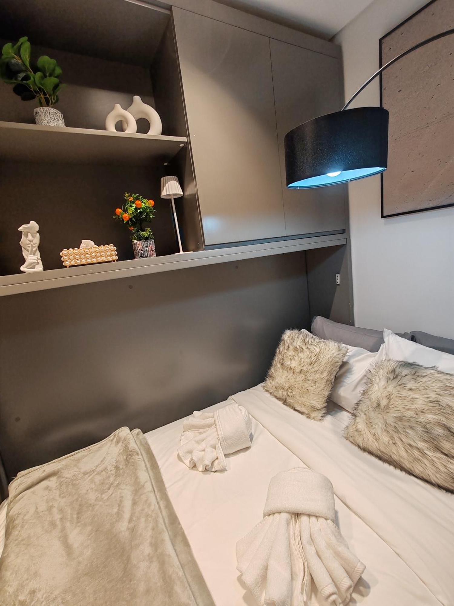 Apartment Chic 2br Near Mall & Burj L Canal & View I 5 Pax *