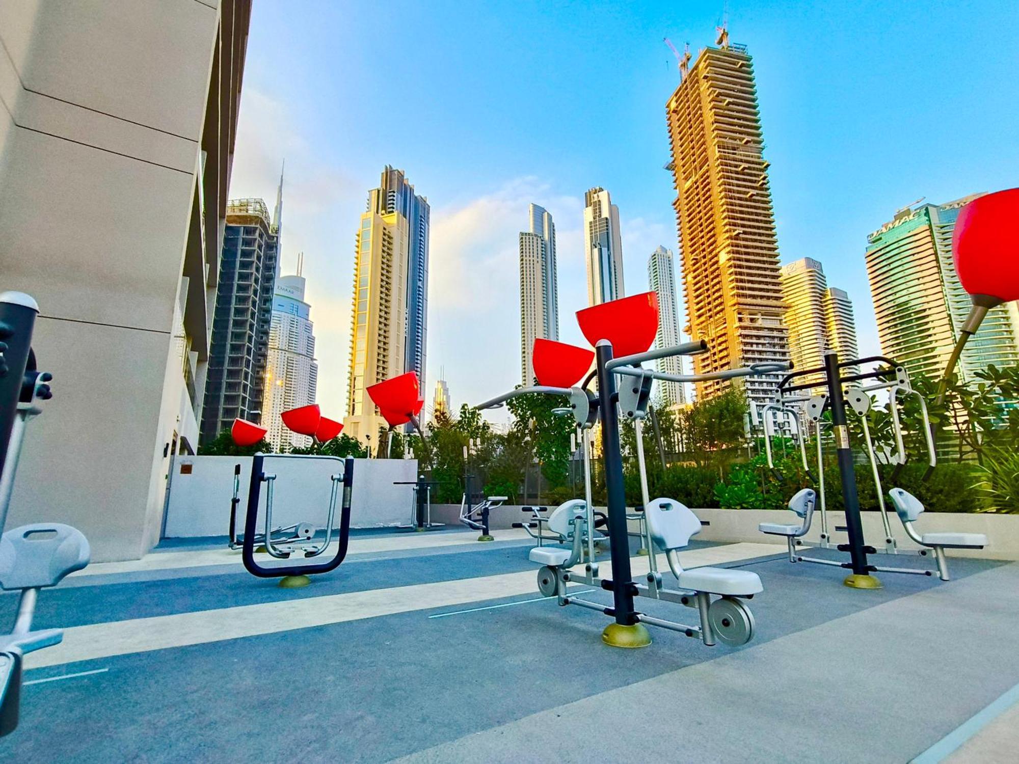 Chic 2br Near Mall & Burj L Canal & View I 5 Pax *