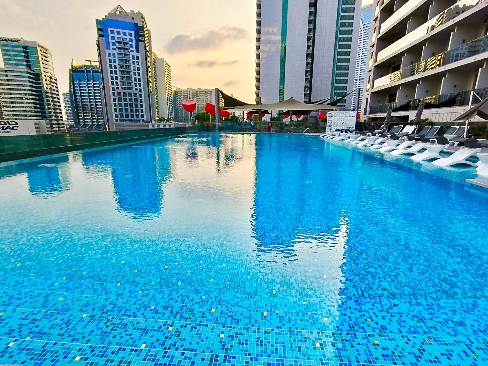 Chic 2br Near Mall & Burj L Canal & View I 5 Pax * Dubai