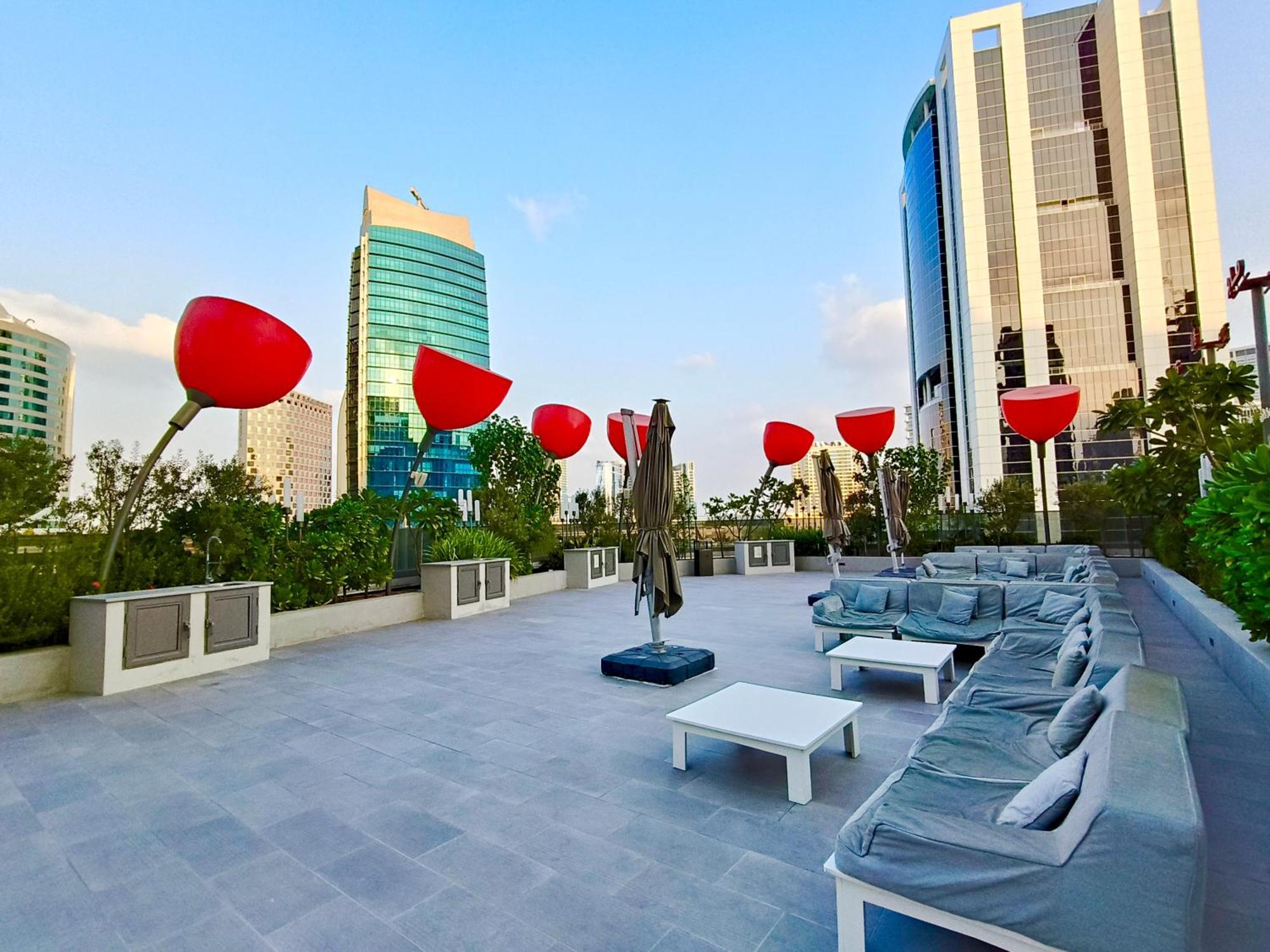 Chic 2br Near Mall & Burj L Canal & View I 5 Pax Apartment