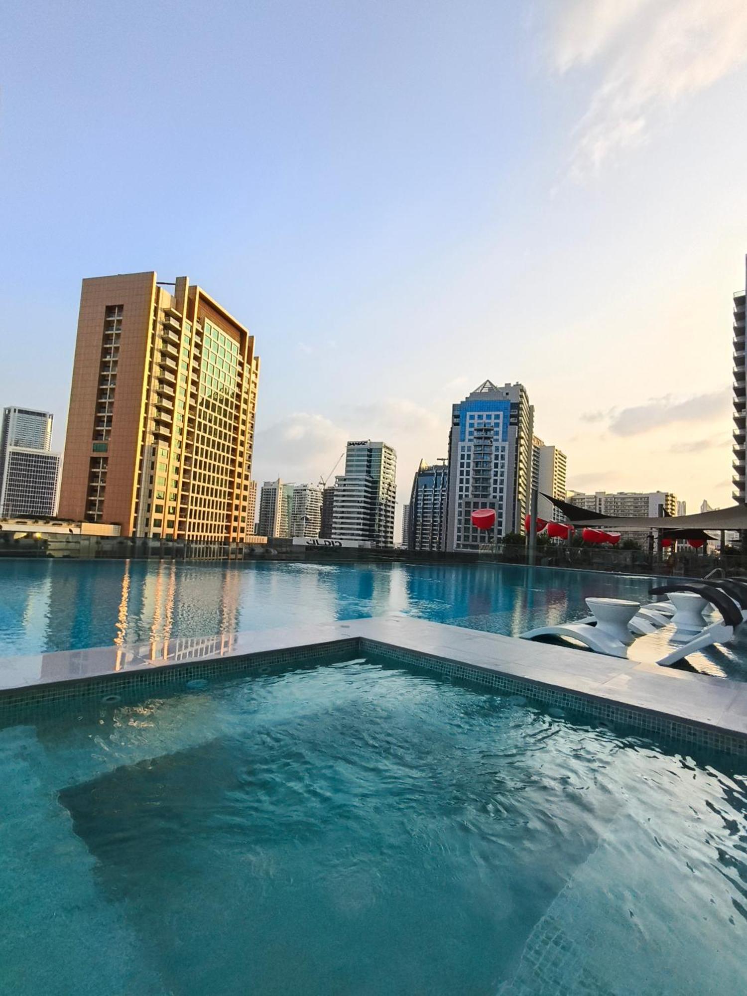 Chic 2br Near Mall & Burj L Canal & View I 5 Pax * Dubai