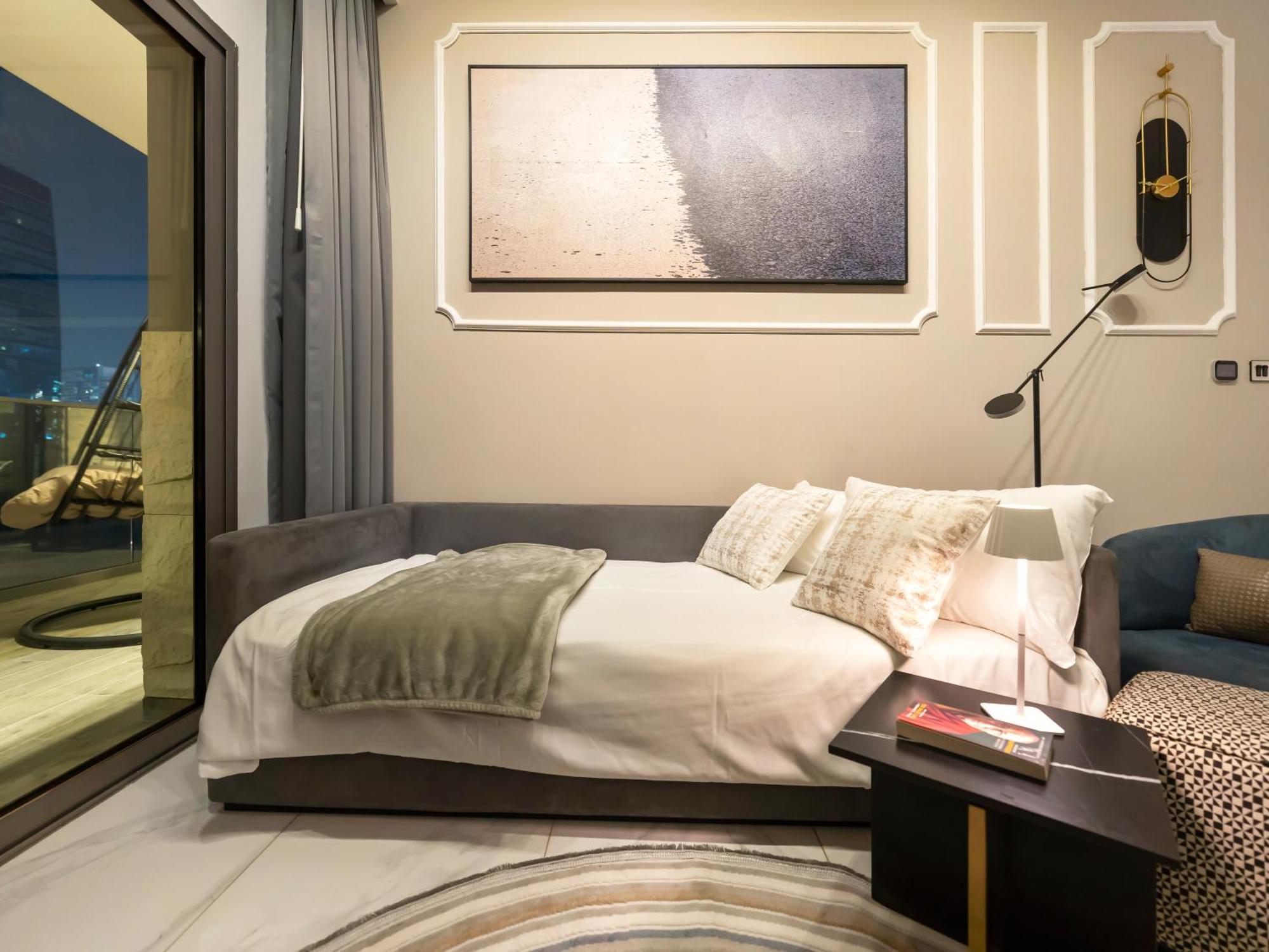 Apartment Chic 2br Near Mall & Burj L Canal & View I 5 Pax *