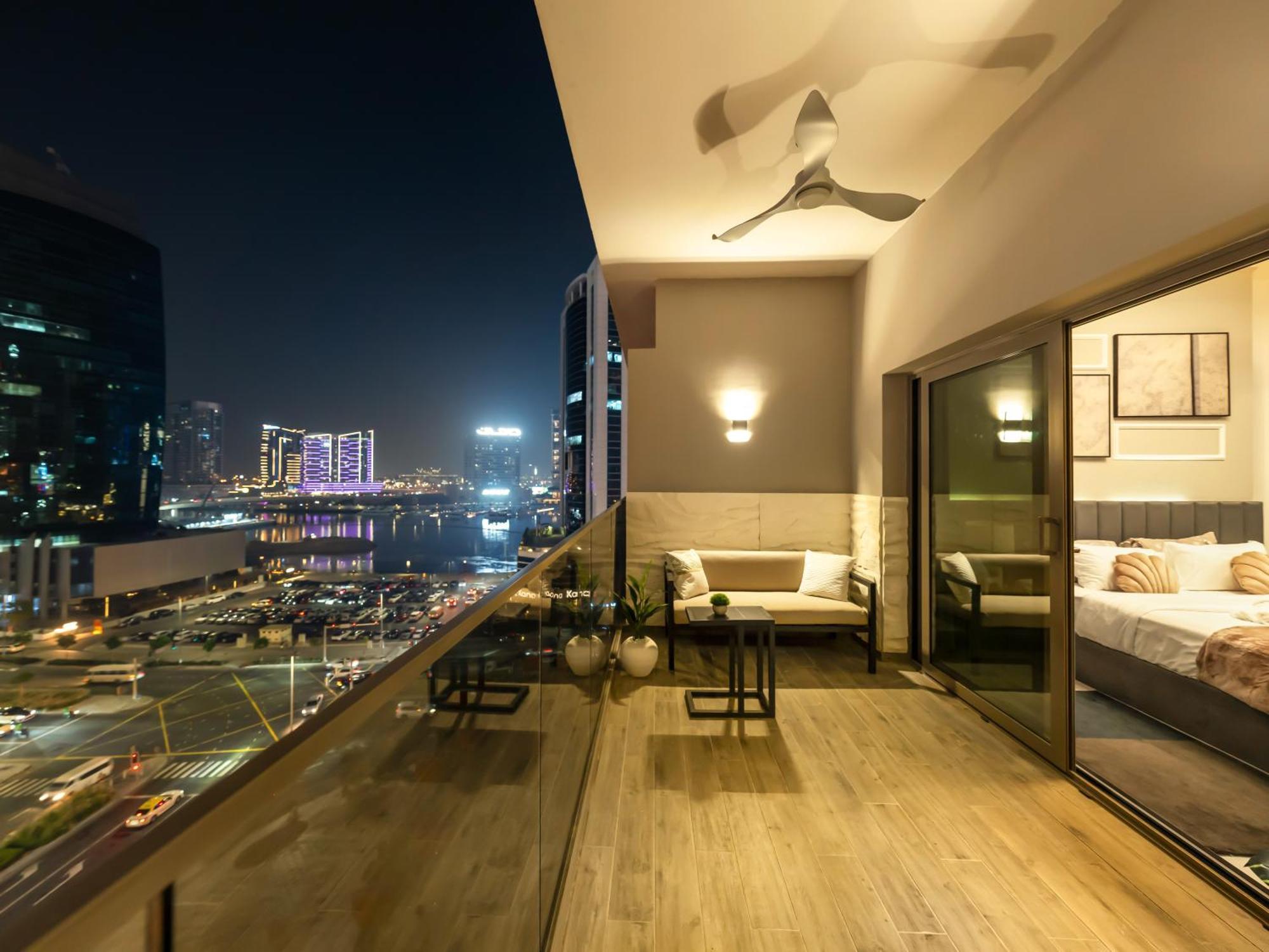 Chic 2br Near Mall & Burj L Canal & View I 5 Pax Dubai