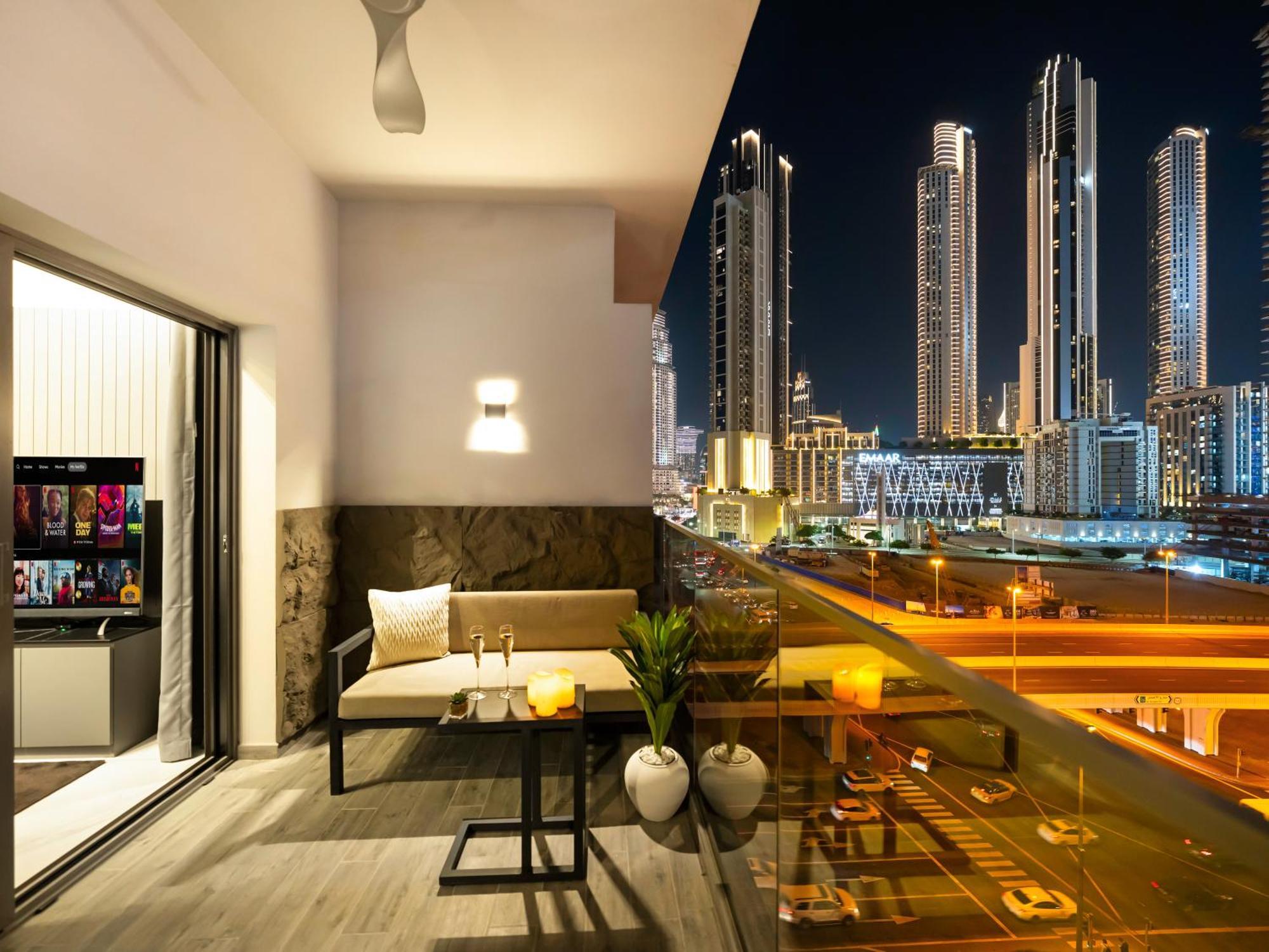 Chic 2br Near Mall & Burj L Canal & View I 5 Pax Dubai