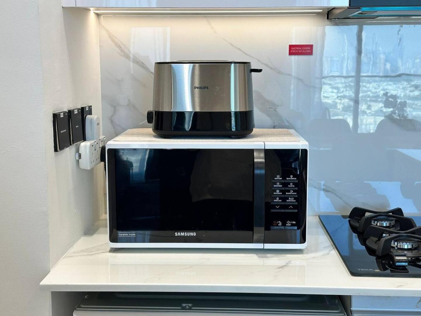Sleek 1 Bedroom Urban Escape In Jvc