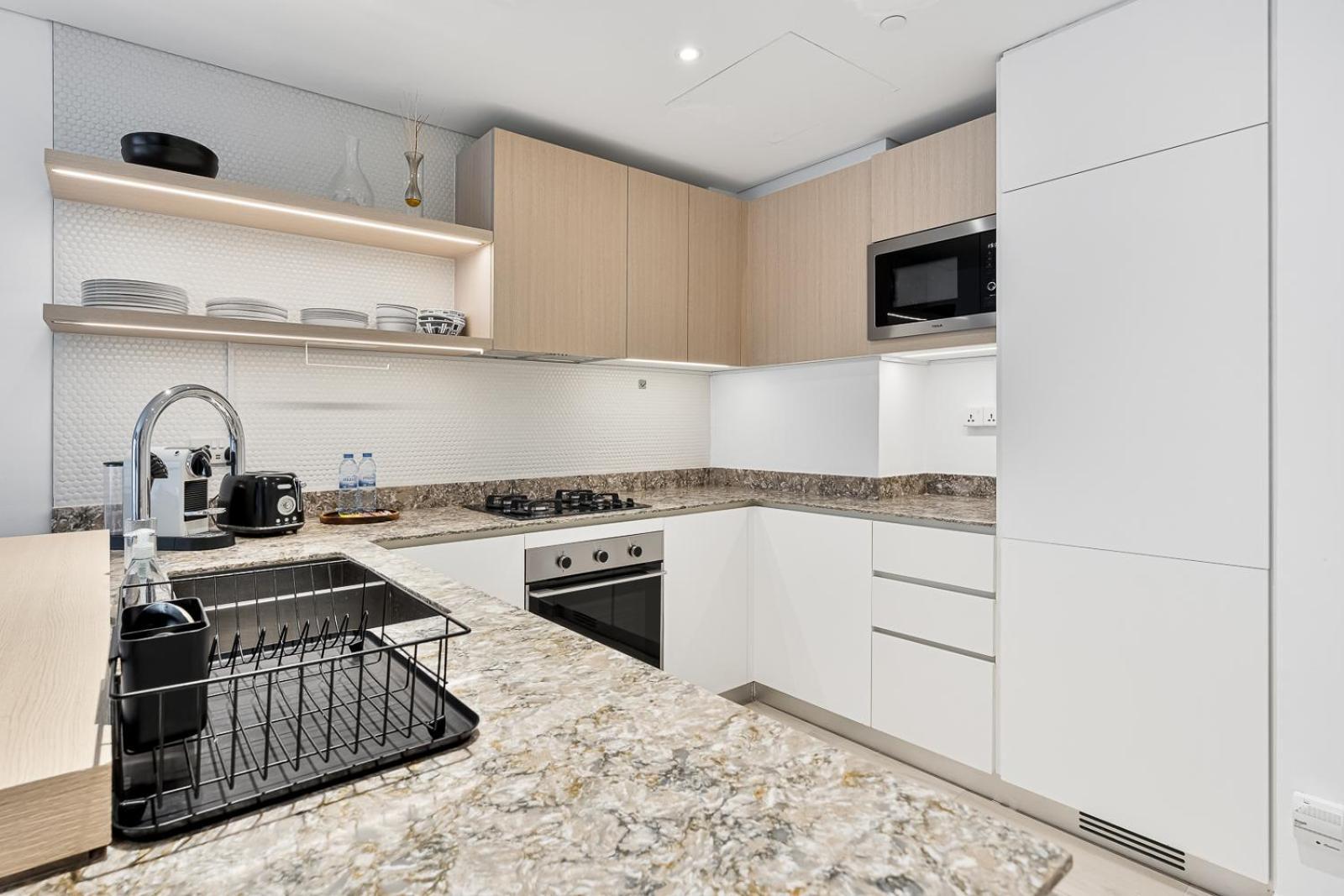 Apartment Stylish 1br With Gym, Pool & Private Parking *