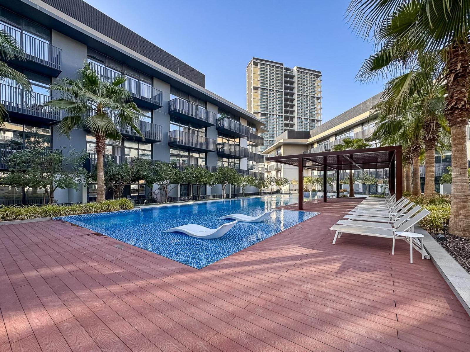 Stylish 1br With Gym, Pool & Private Parking Apartment Dubai