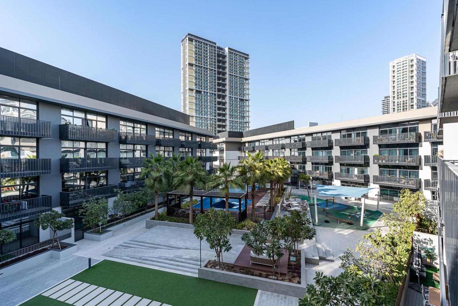 Stylish 1br With Gym, Pool & Private Parking Apartment Dubai
