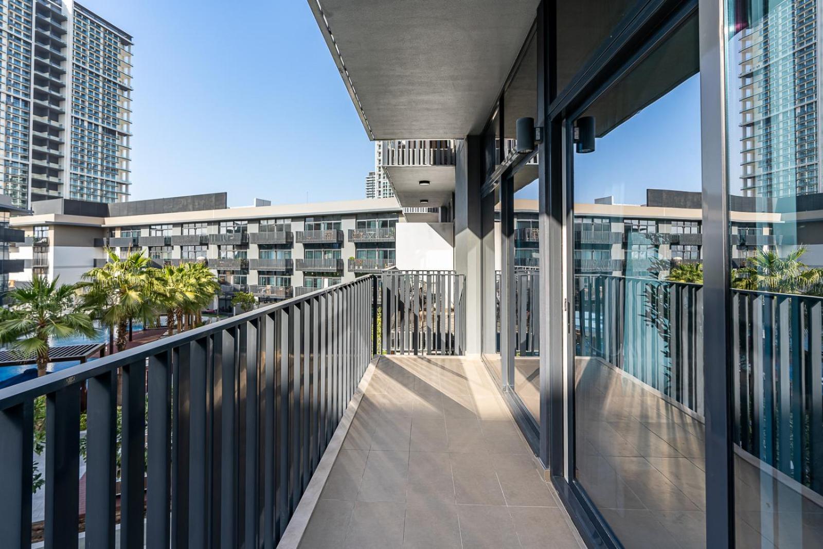 Apartment Stylish 1br With Gym, Pool & Private Parking Dubai