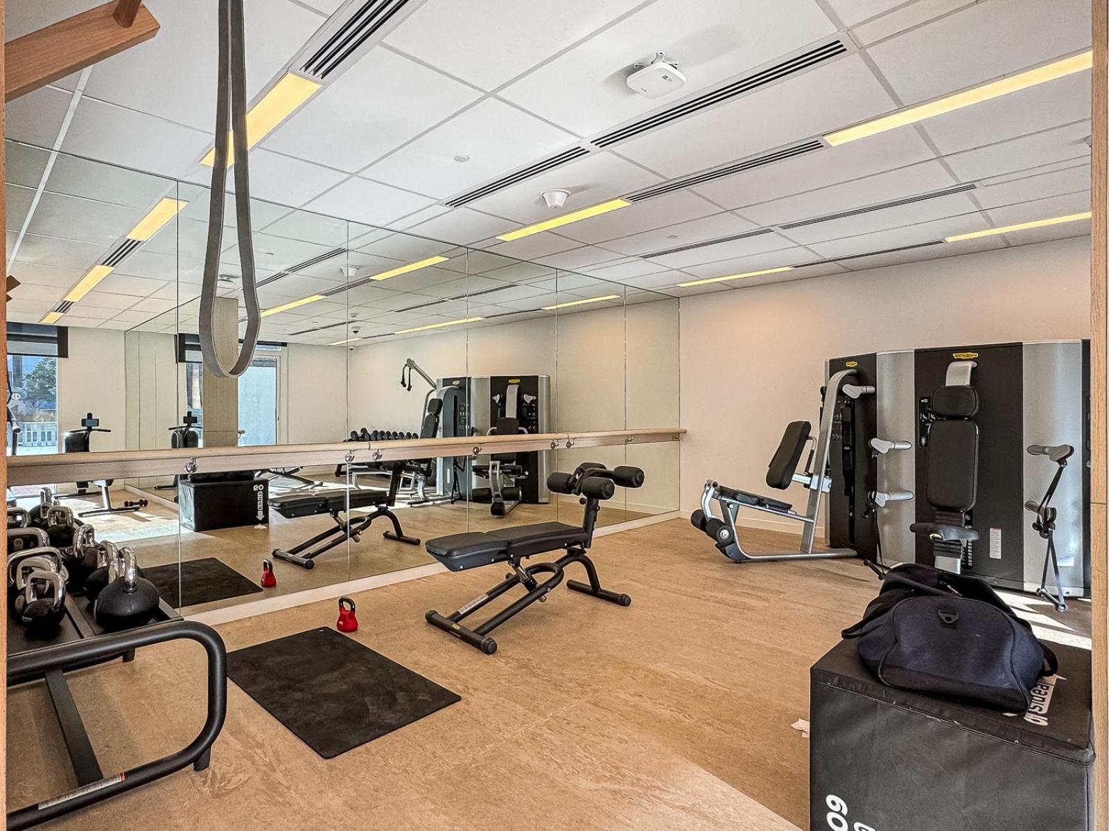 Stylish 1br With Gym, Pool & Private Parking *