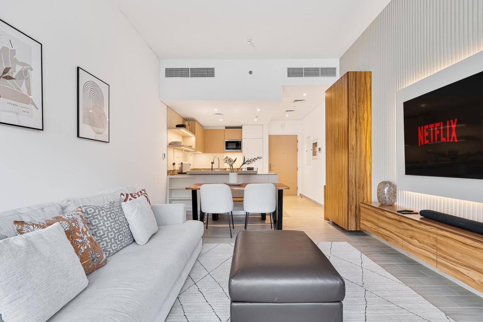 Stylish 1br With Gym, Pool & Private Parking * Dubai