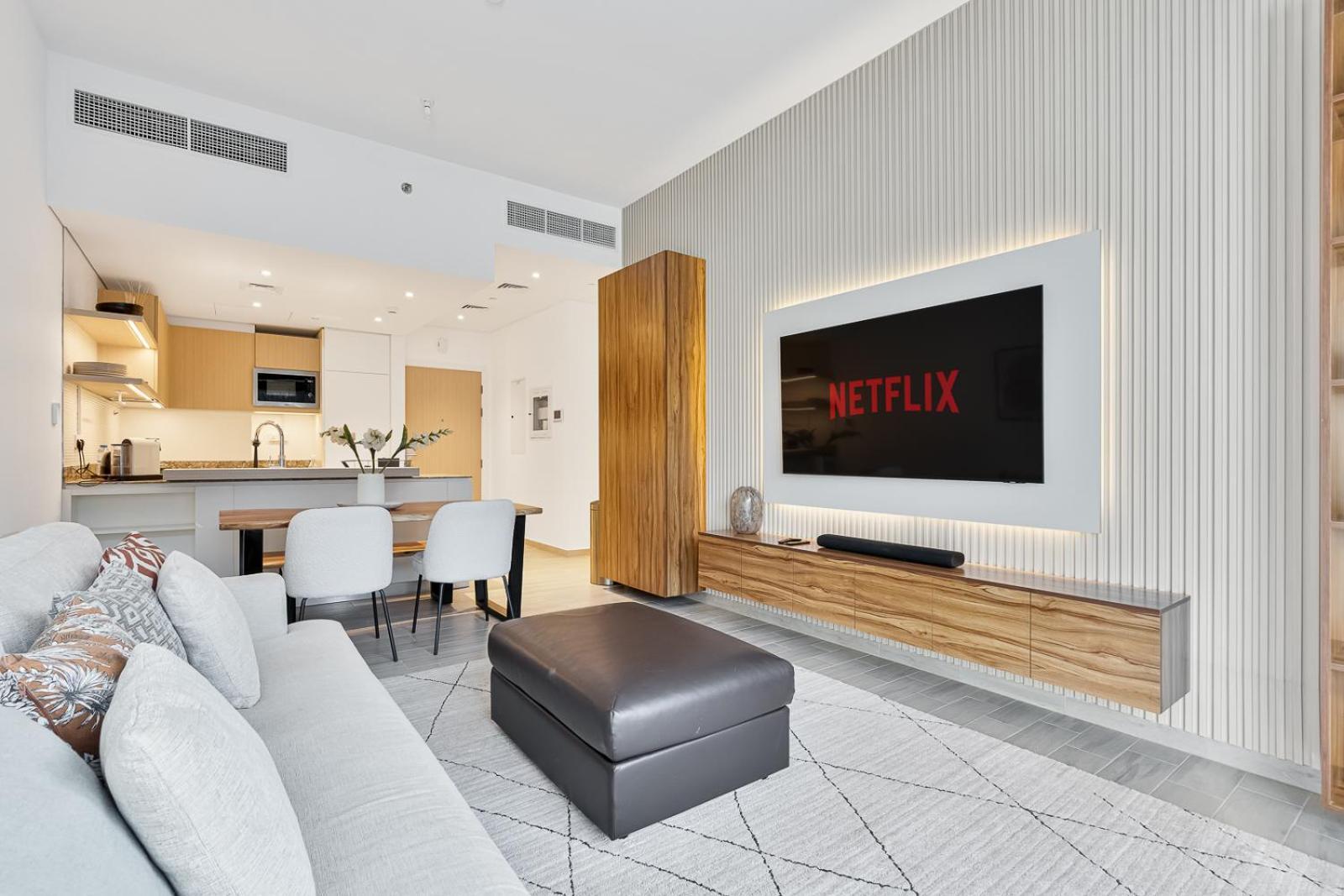Apartment Stylish 1br With Gym, Pool & Private Parking Dubai