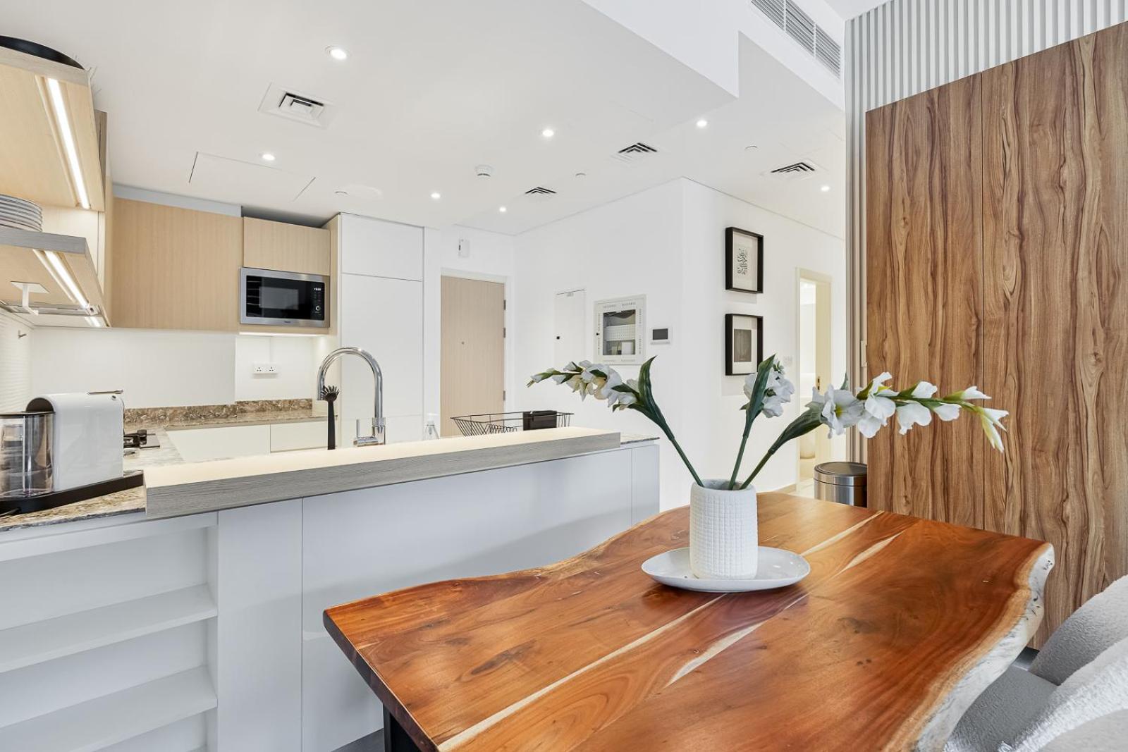 Apartment Stylish 1br With Gym, Pool & Private Parking Dubai