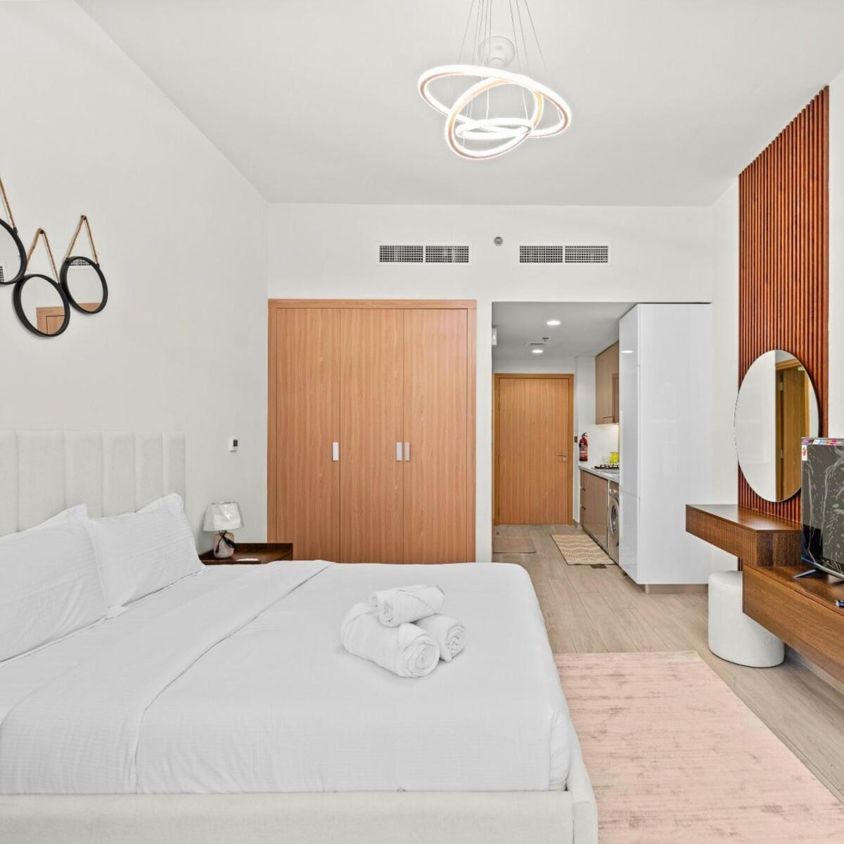 Spacious With Huge Balcony-azizi Riviera *